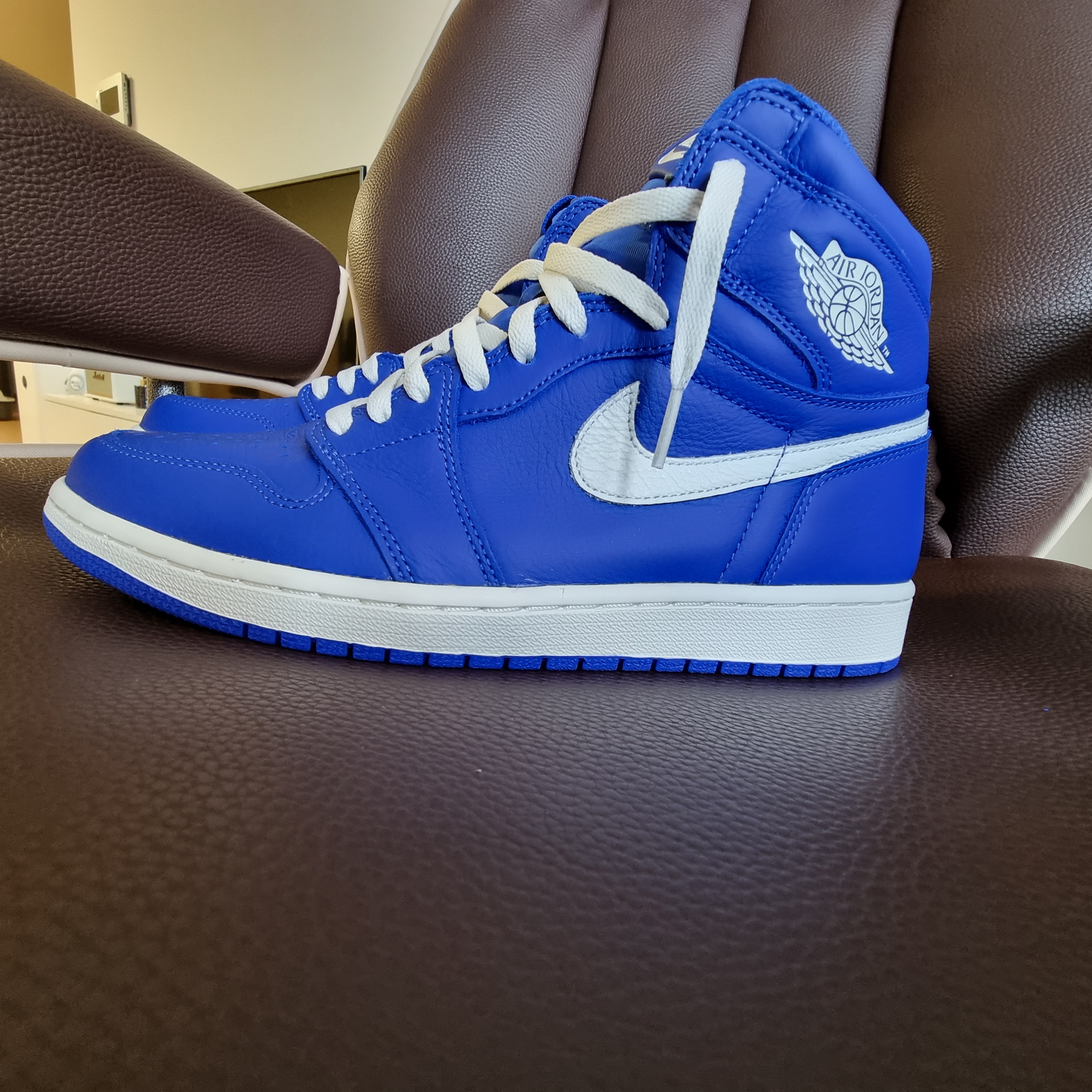 Jordan 1 Retro High Hyper Royal 착용 스타일 - 1