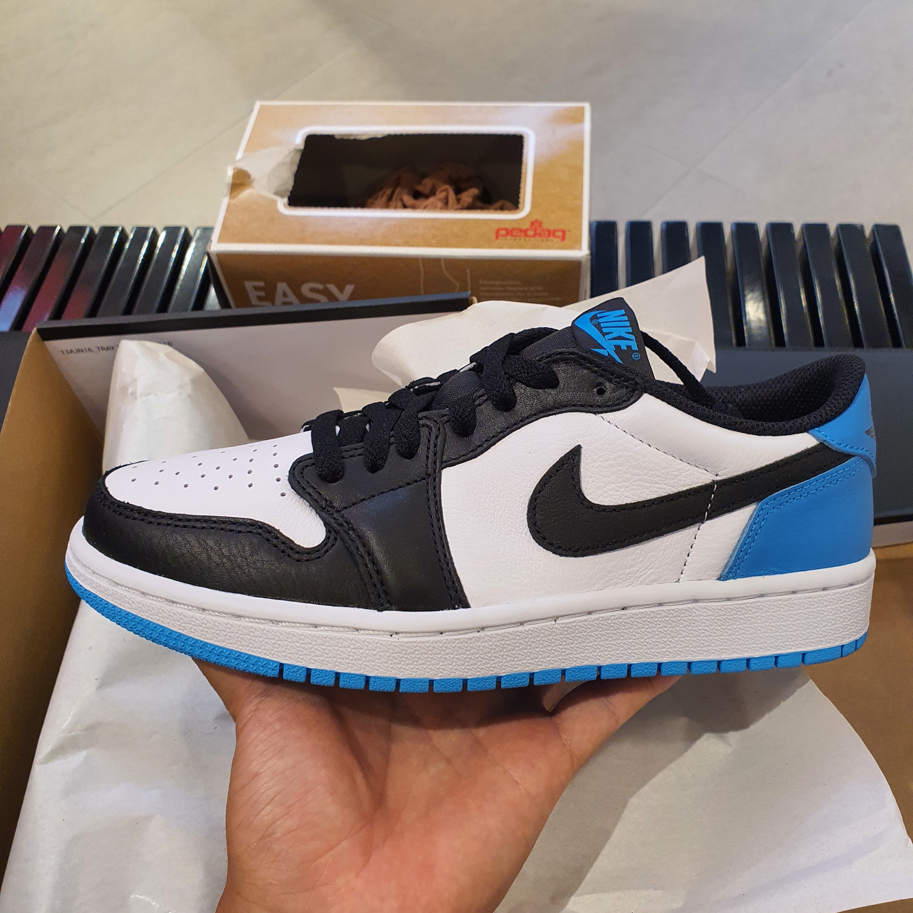Jordan 1 Retro Low OG Black and Dark Powder Blue, (W) Jordan 1 Retro Low OG Black and Dark Powder Blue 착용 스타일 - 5