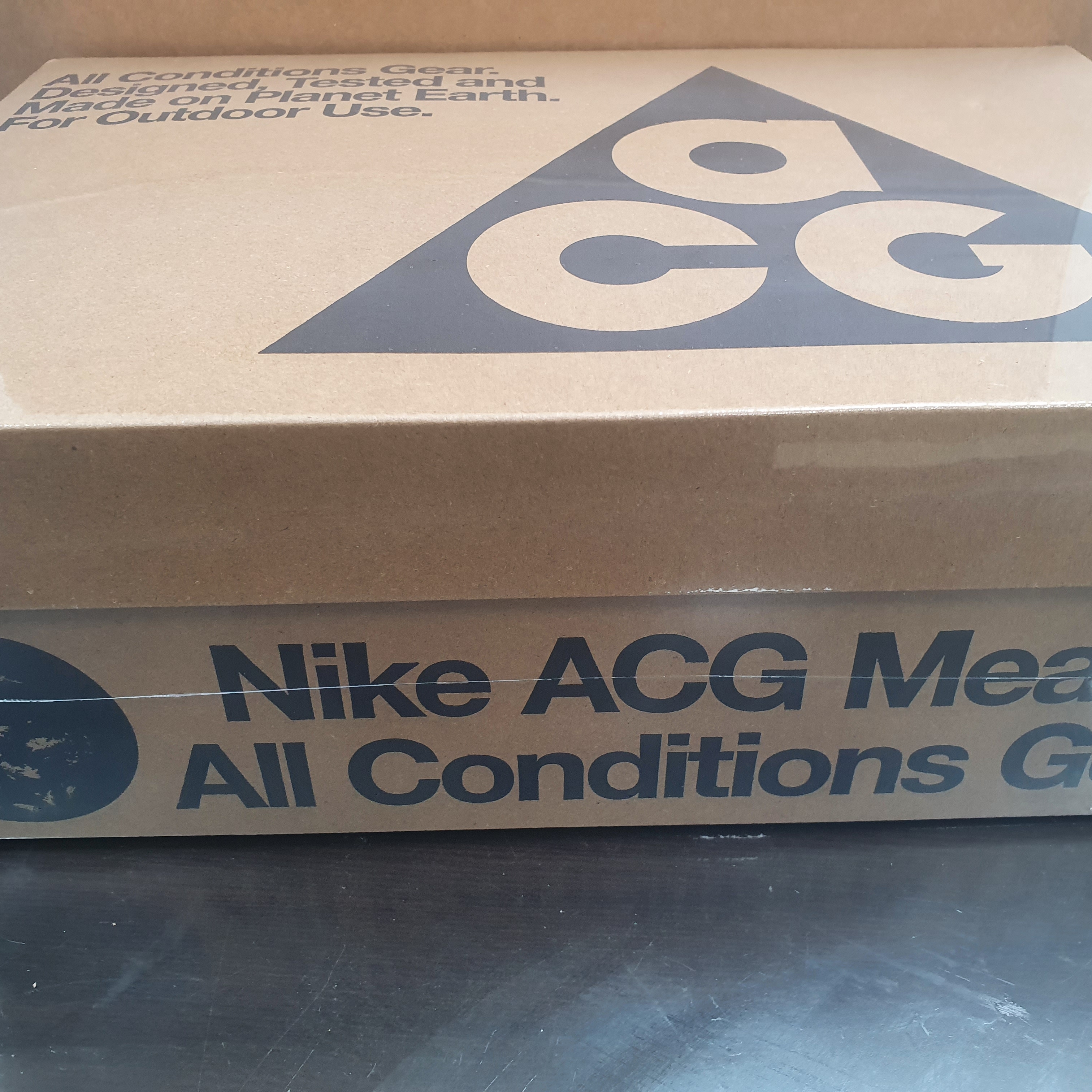 Nike ACG Mountain Fly Low Ironstone 착용 스타일 - 4