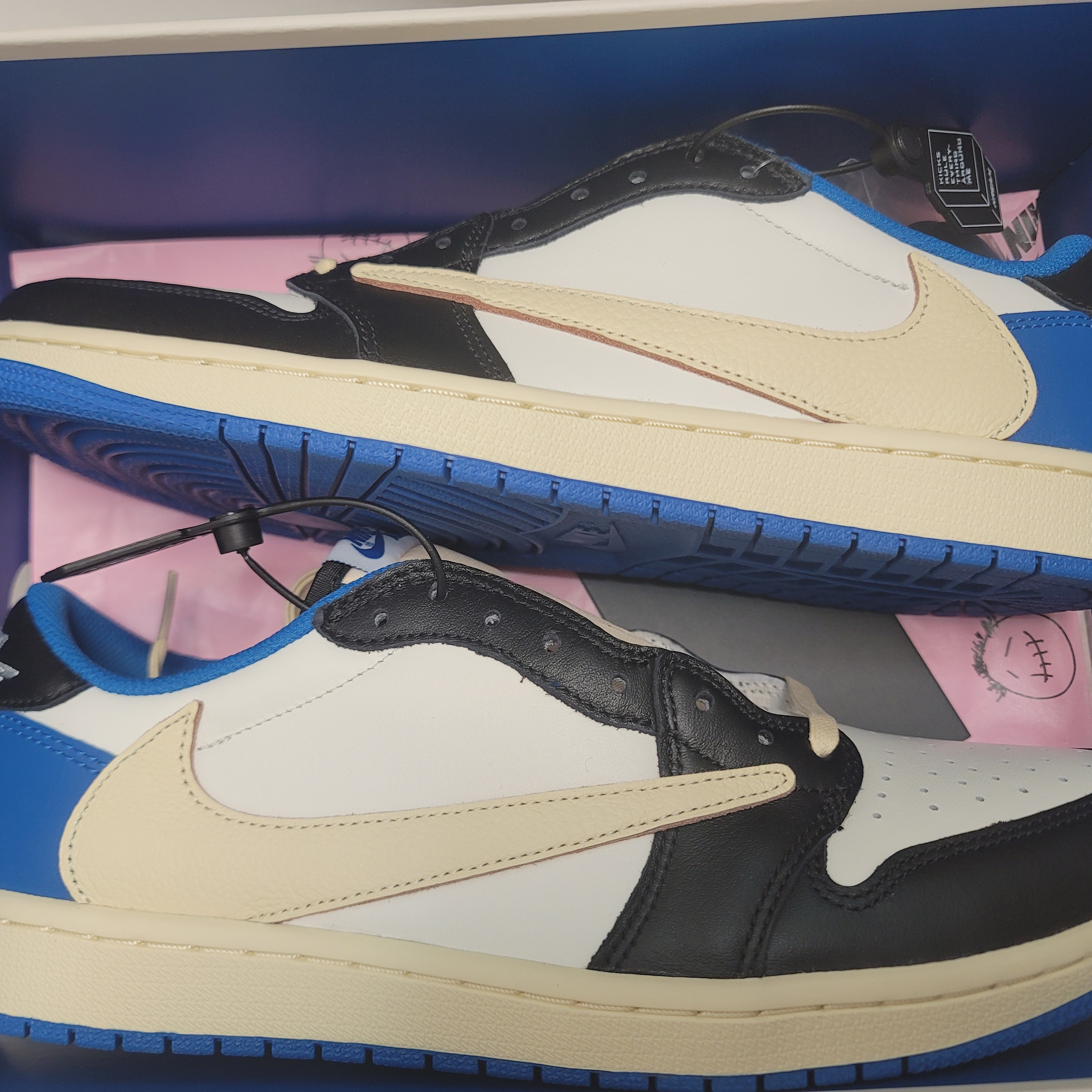 Jordan 1 x Travis Scott x Fragment Retro Low OG SP Military Blue 착용 스타일 - 4