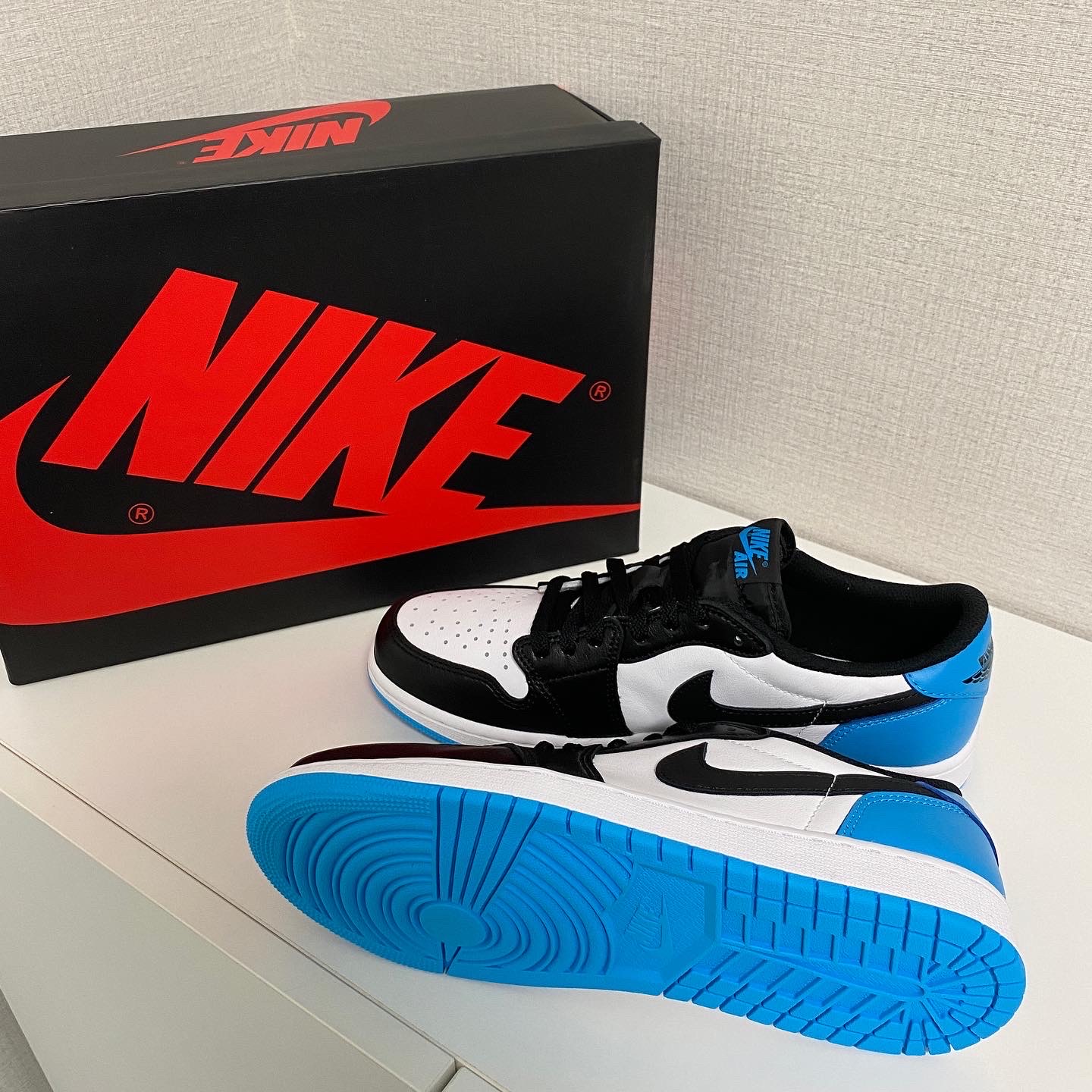Jordan 1 Retro Low OG Black and Dark Powder Blue, (W) Jordan 1 Retro Low OG Black and Dark Powder Blue 착용 스타일 - 2