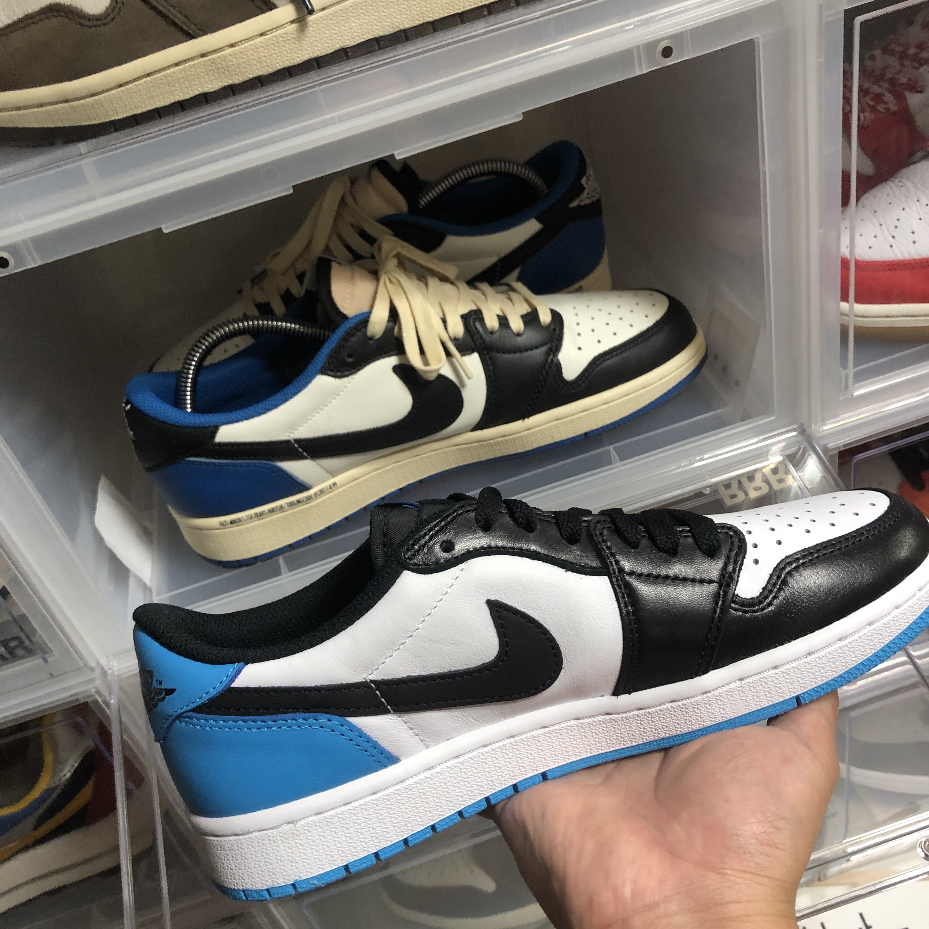 Jordan 1 Retro Low OG Black and Dark Powder Blue, Jordan 1 x Travis Scott x Fragment Retro Low OG SP Military Blue 착용 스타일