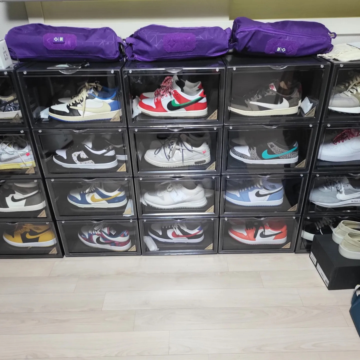 Jordan 1 x Travis Scott Retro Low OG SP Sail and Ridgerock, Jordan 1 x Travis Scott x Fragment Retro Low OG SP Military Blue 착용 스타일 - 3
