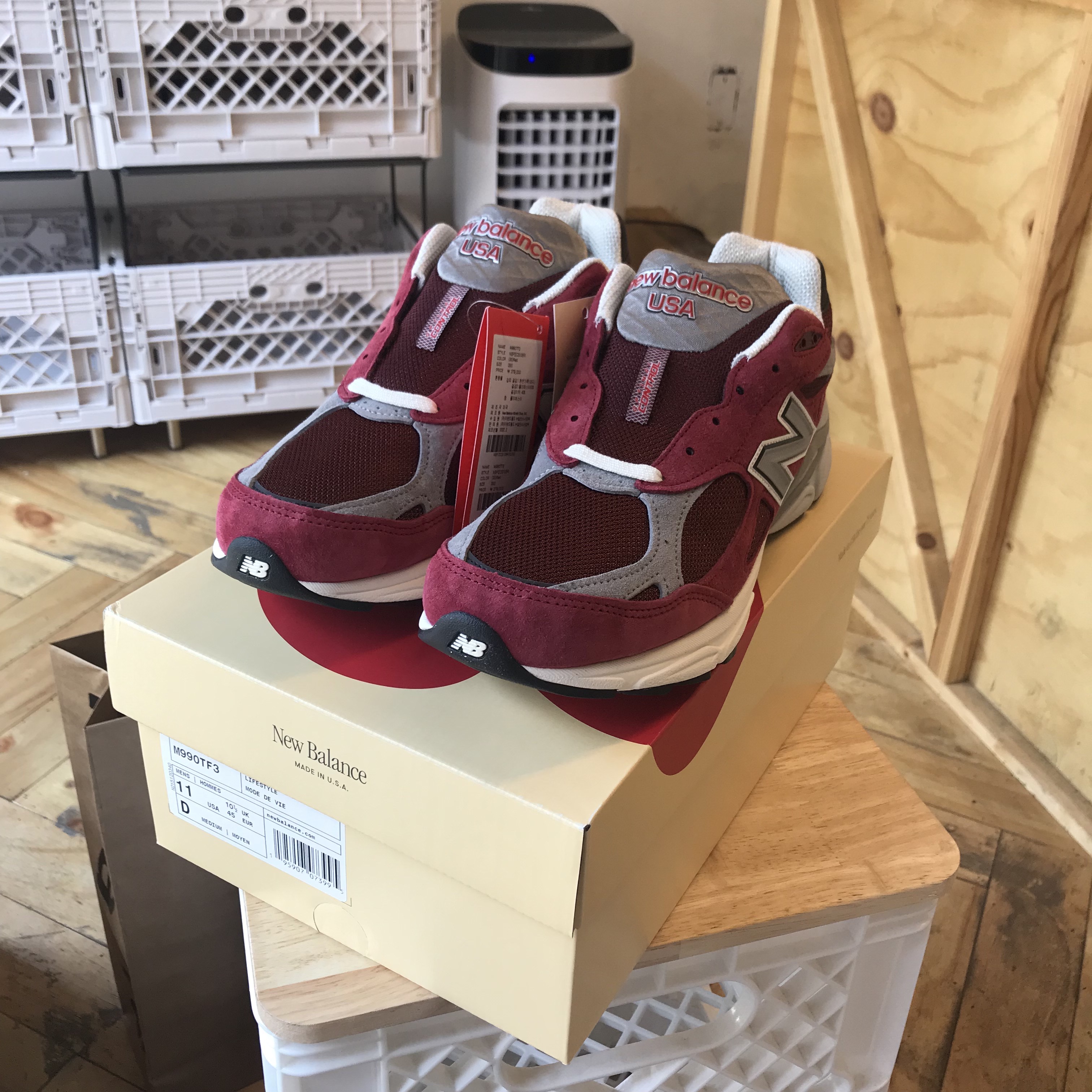 New Balance 990v3 Made in USA Scarlet Marblehead 착용 스타일 - 1