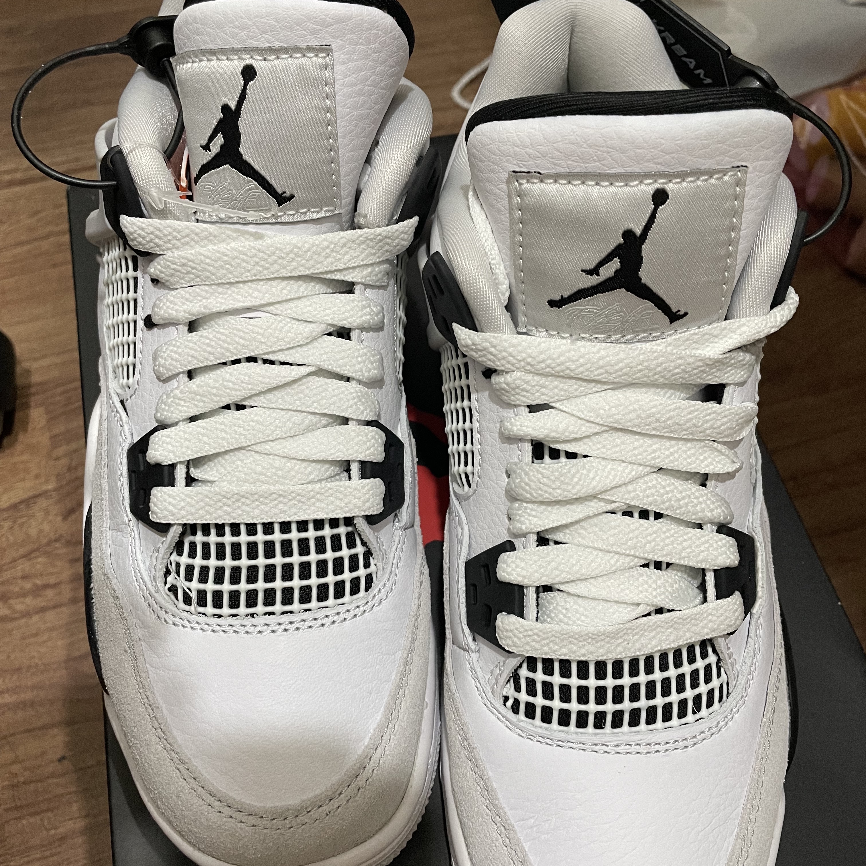 (GS) Jordan 4 Retro White and Black 착용 스타일 - 1