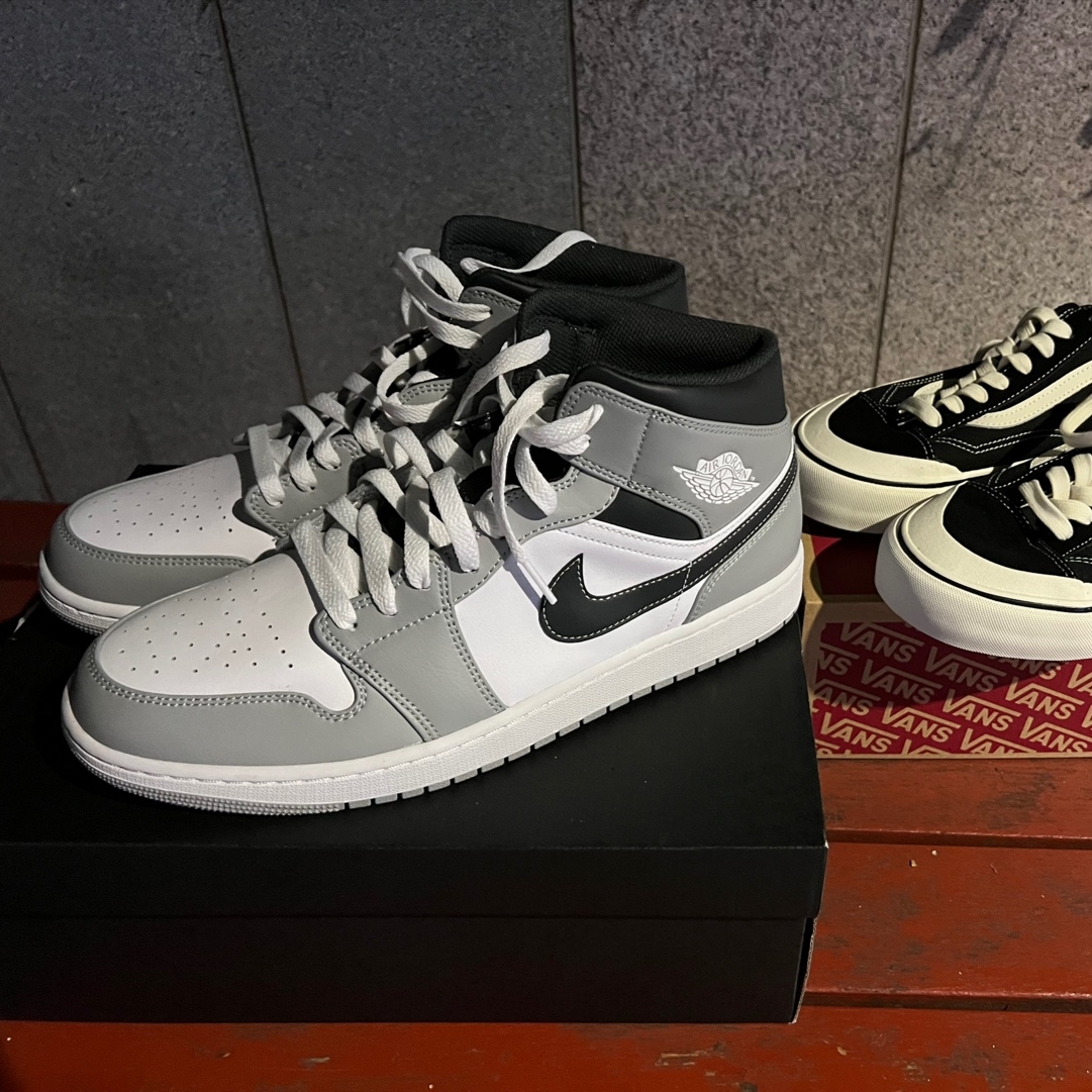 Jordan 1 Mid Light Smoke Grey Anthracite 착용 스타일