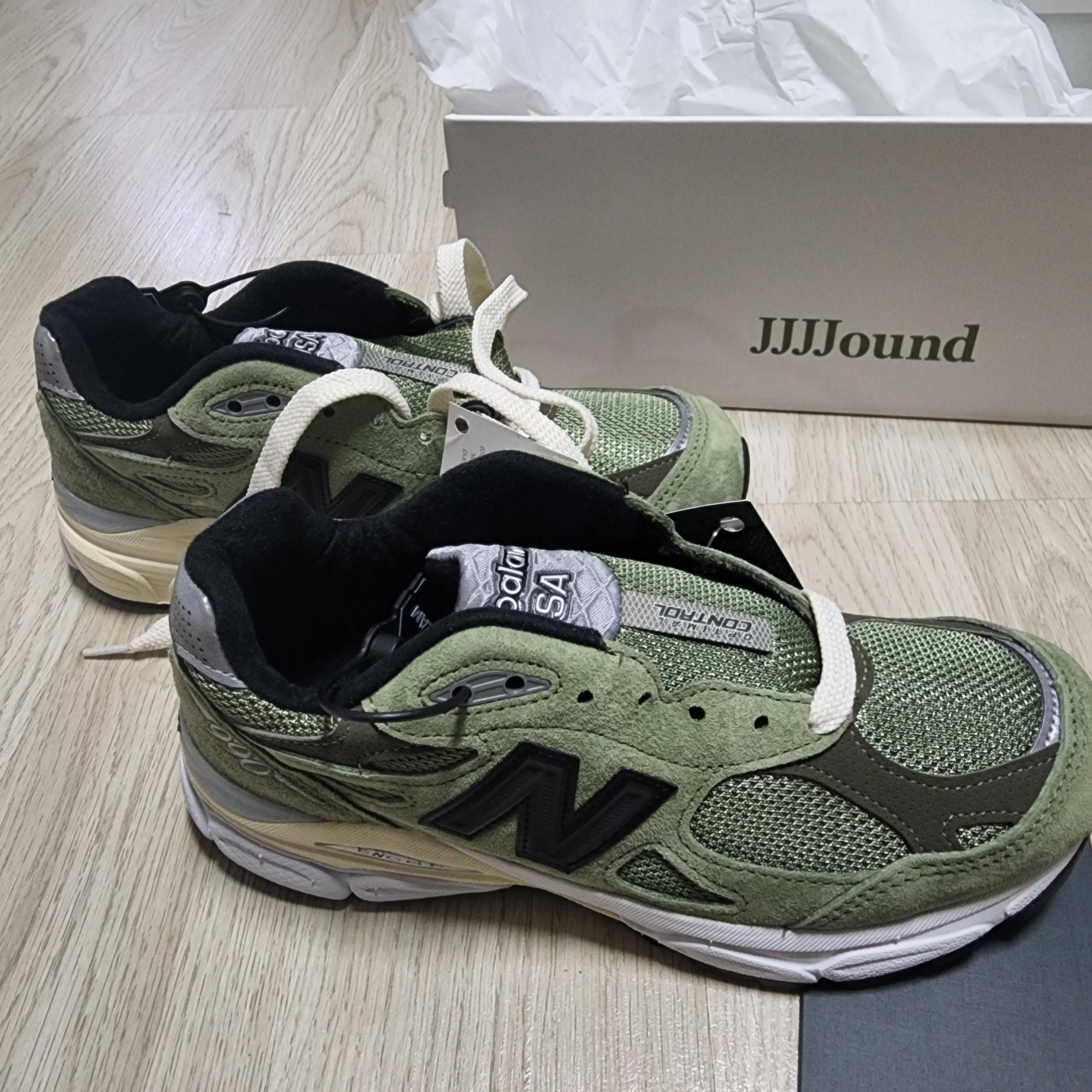 New Balance x JJJJound 990v3 Olive 착용 스타일 - 1