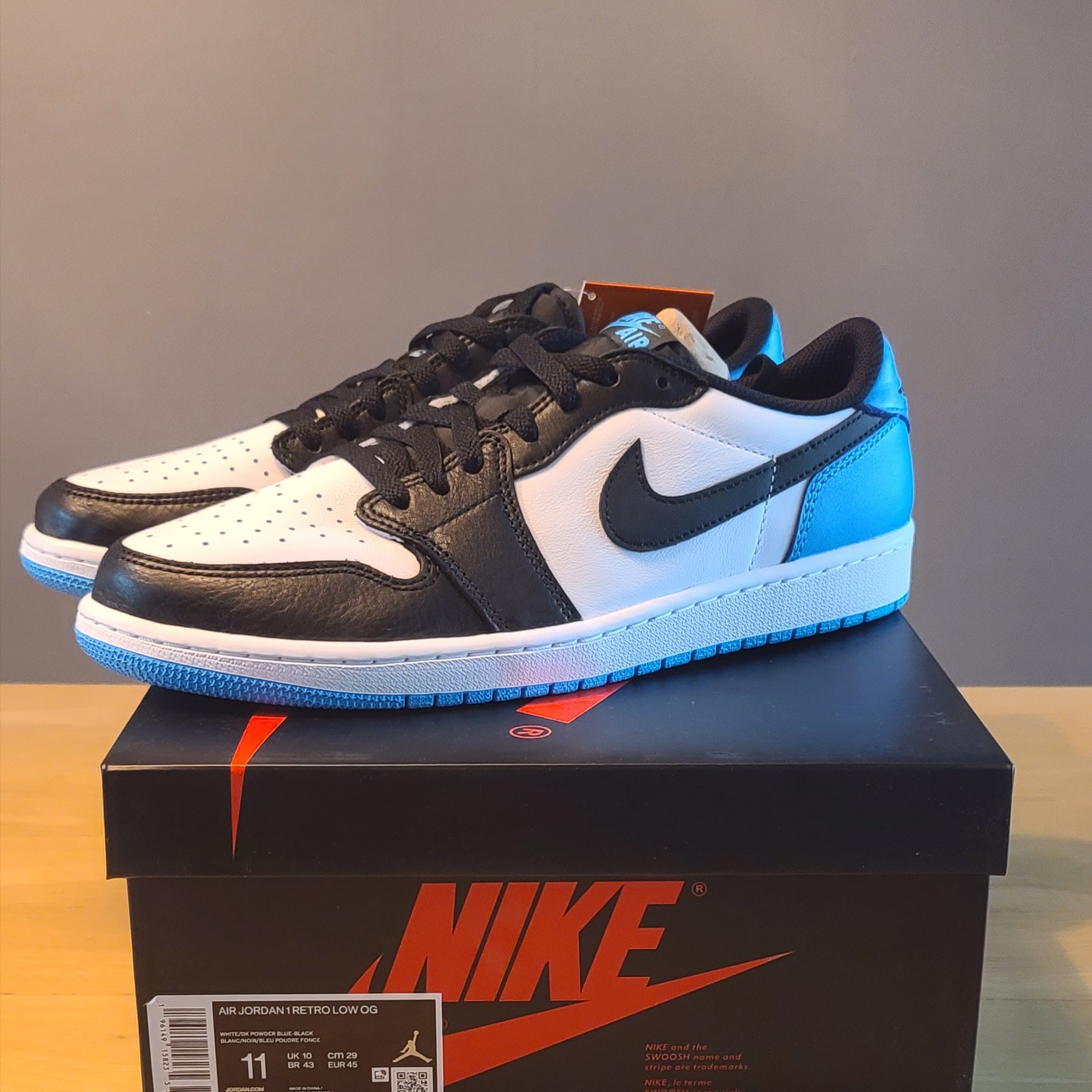 Jordan 1 Retro Low OG Black and Dark Powder Blue 착용 스타일