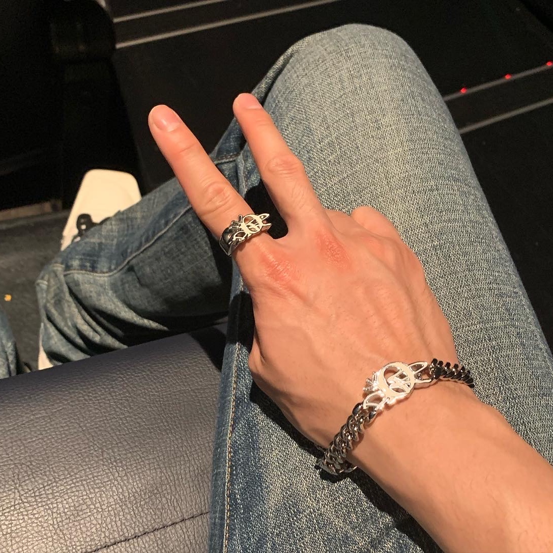 Dior x Cactus Jack Chain Link Bracelet Silver, Supreme x Tiffany & Co. Return to Tiffany Oval Tag Keyring Silver - 21FW 착용 스타일 - 2