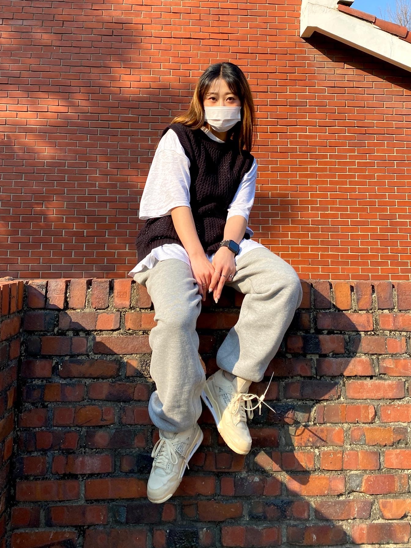 (W) Jordan 4 x Off-White Retro SP Sail, Apple Watch Nike Series 7 41mm GPS Midnight Aluminum Case with Nike Sport Band Anthracite Black (Korean Ver.) 착용 스타일 - 1