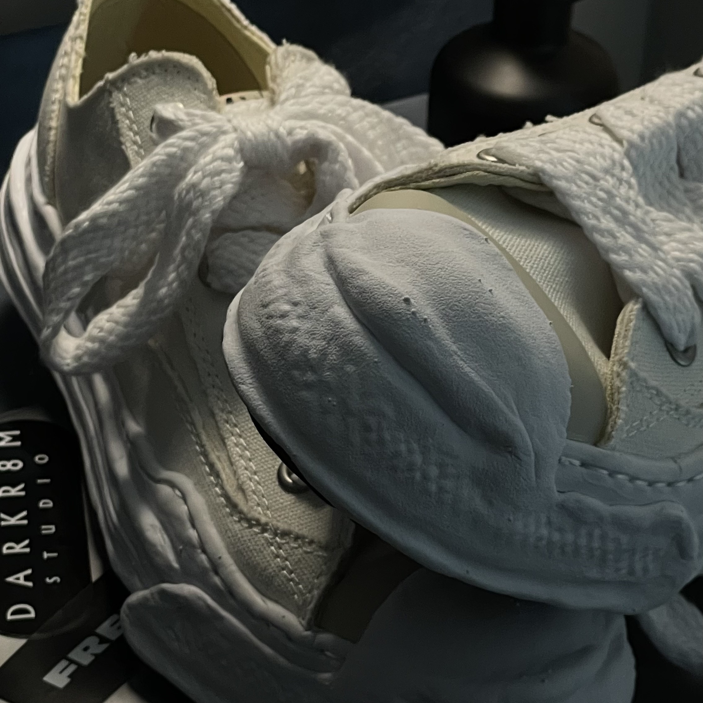 Maison Mihara Yasuhiro Hank OG Sole Canvas Low-top Sneakers White 착용 스타일 - 2