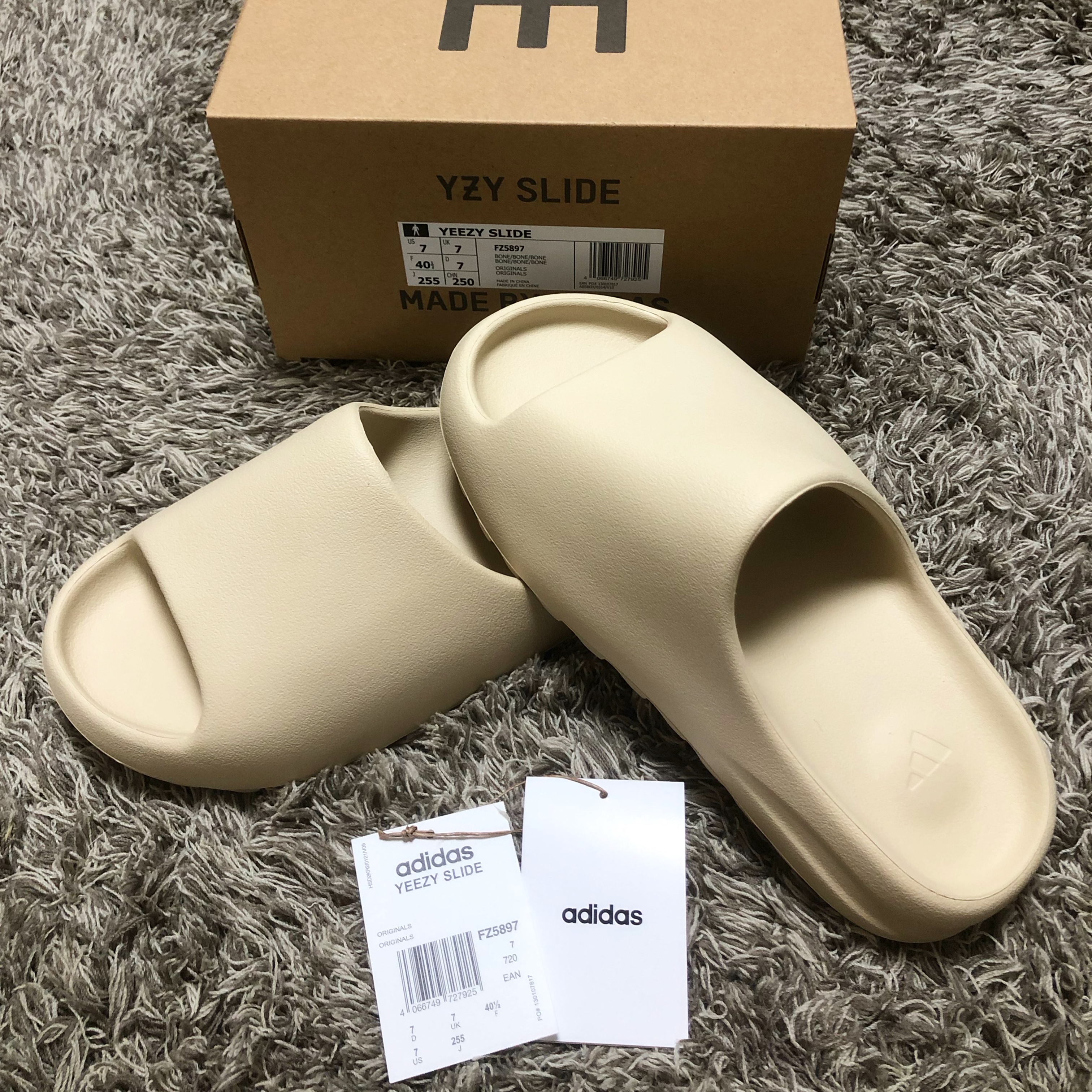 Adidas Yeezy Slide Bone 2022/2023 착용 스타일