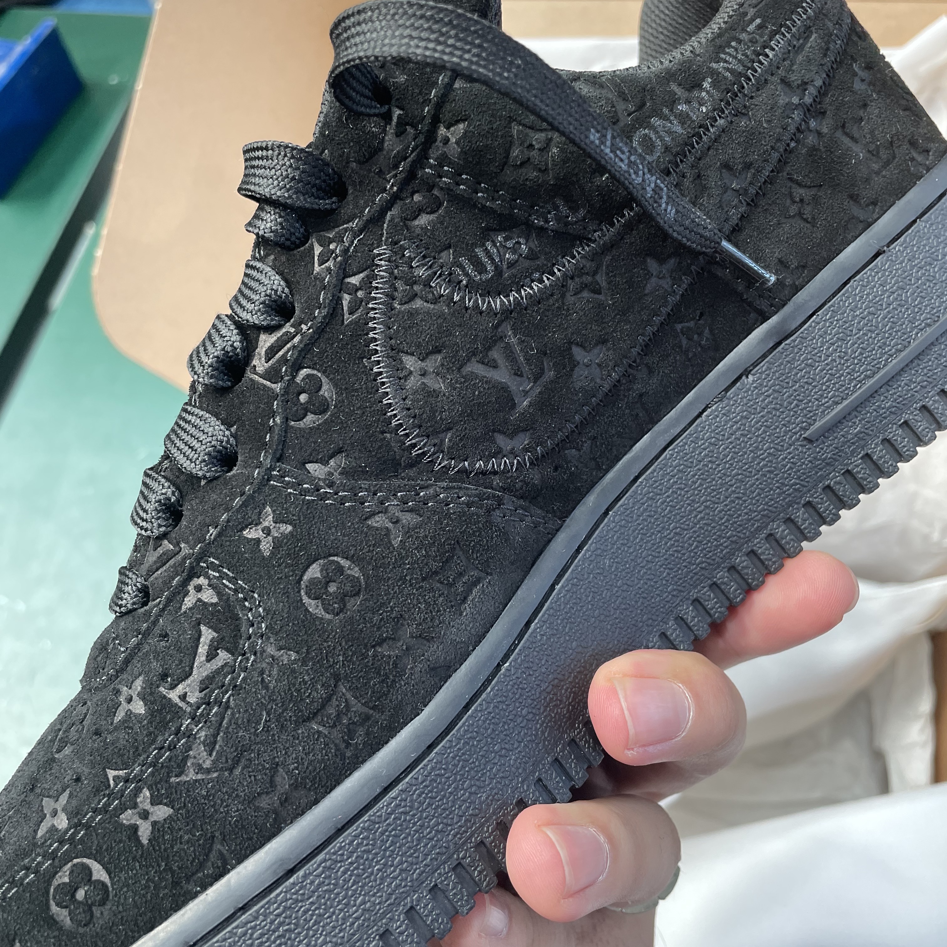 Louis Vuitton x Nike Air Force 1 Low by Virgil Abloh Black 착용 스타일 - 5