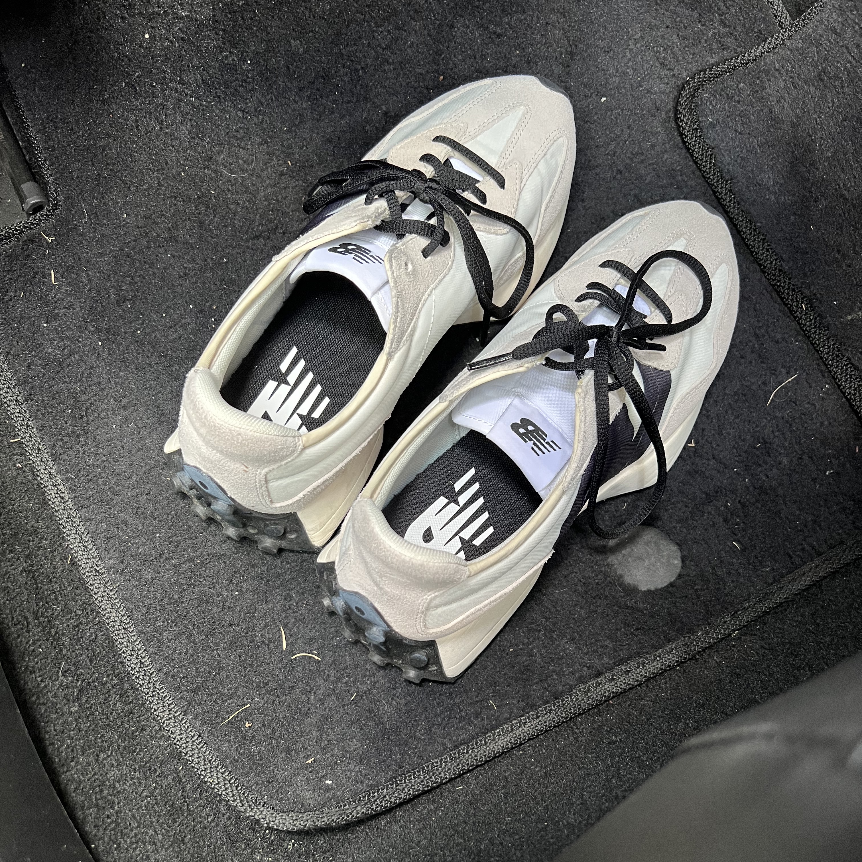 New Balance 327 White Black 착용 스타일