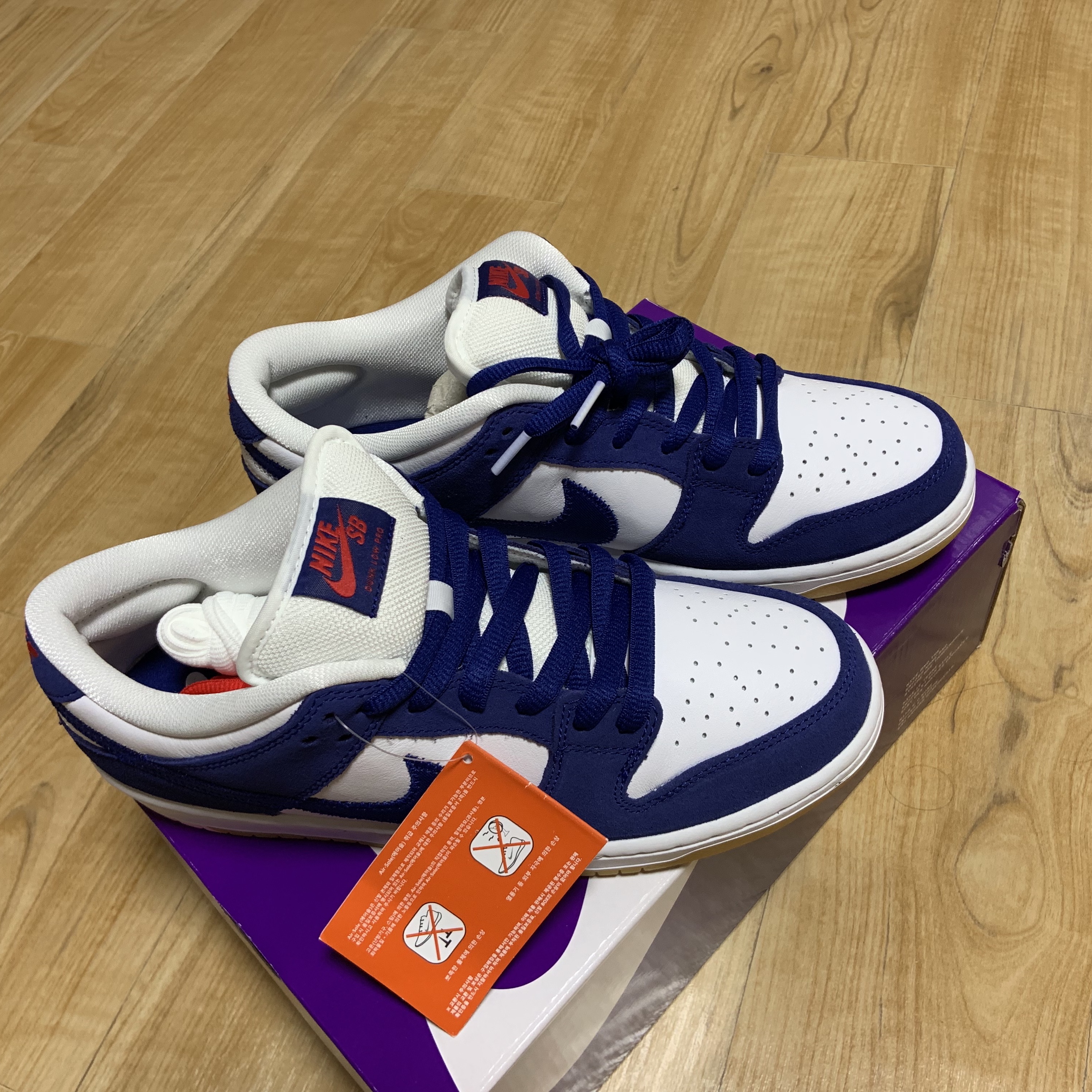 Nike SB Dunk Low Pro Premium Deep Royal Blue 착용 스타일 - 1