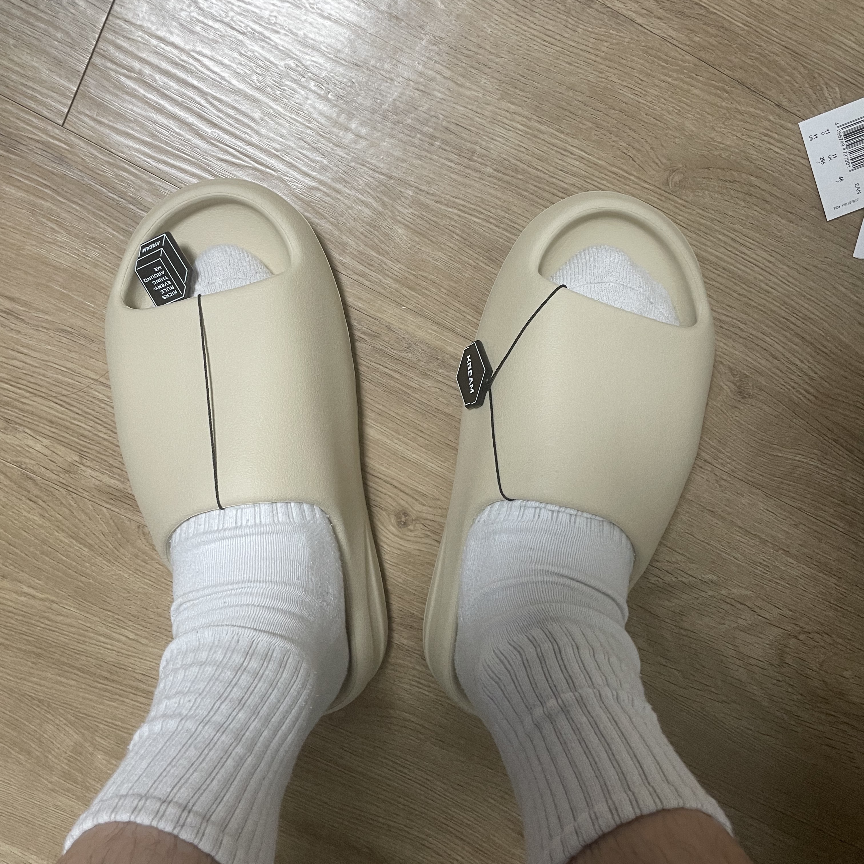 Adidas Yeezy Slide Bone 2022/2023 착용 스타일 - 2