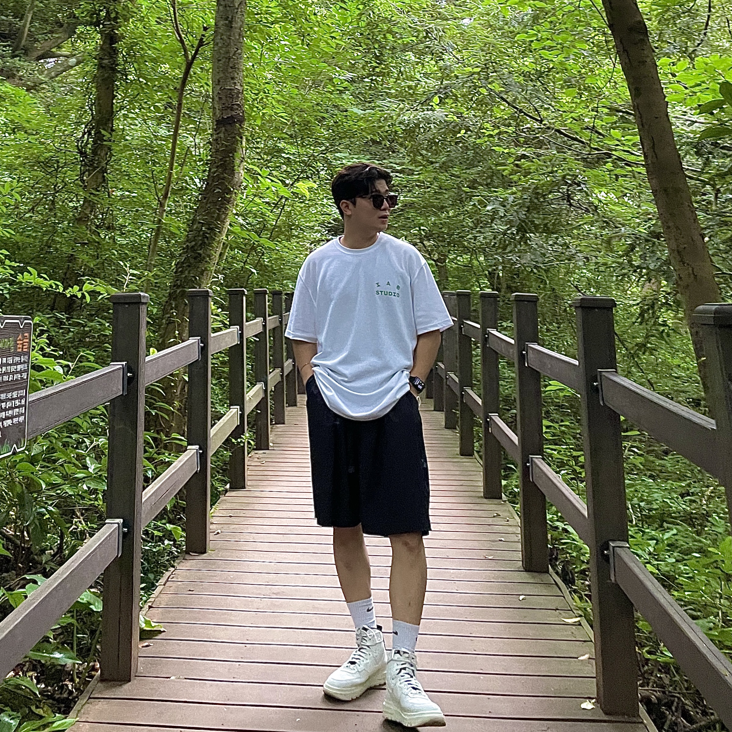 IAB Studio T-Shirt White Light Green, (W) Nike Air Force 1 High Utility 2.0 Summit White 착용 스타일