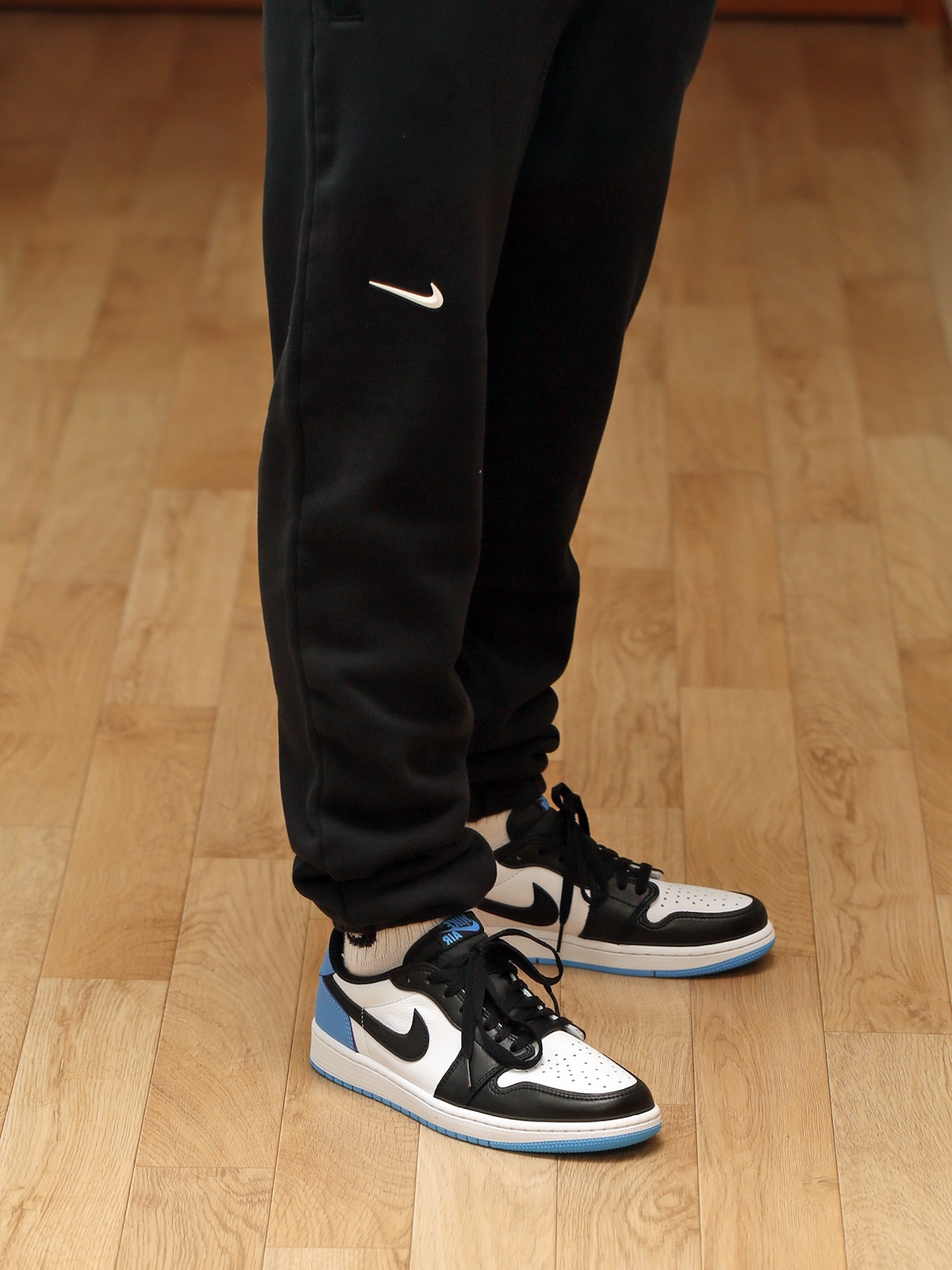 Nike x Drake Nocta NRG Essential Fleece Pants Black - Asia, Jordan 1 Retro Low OG Black and Dark Powder Blue 착용 스타일 - 5