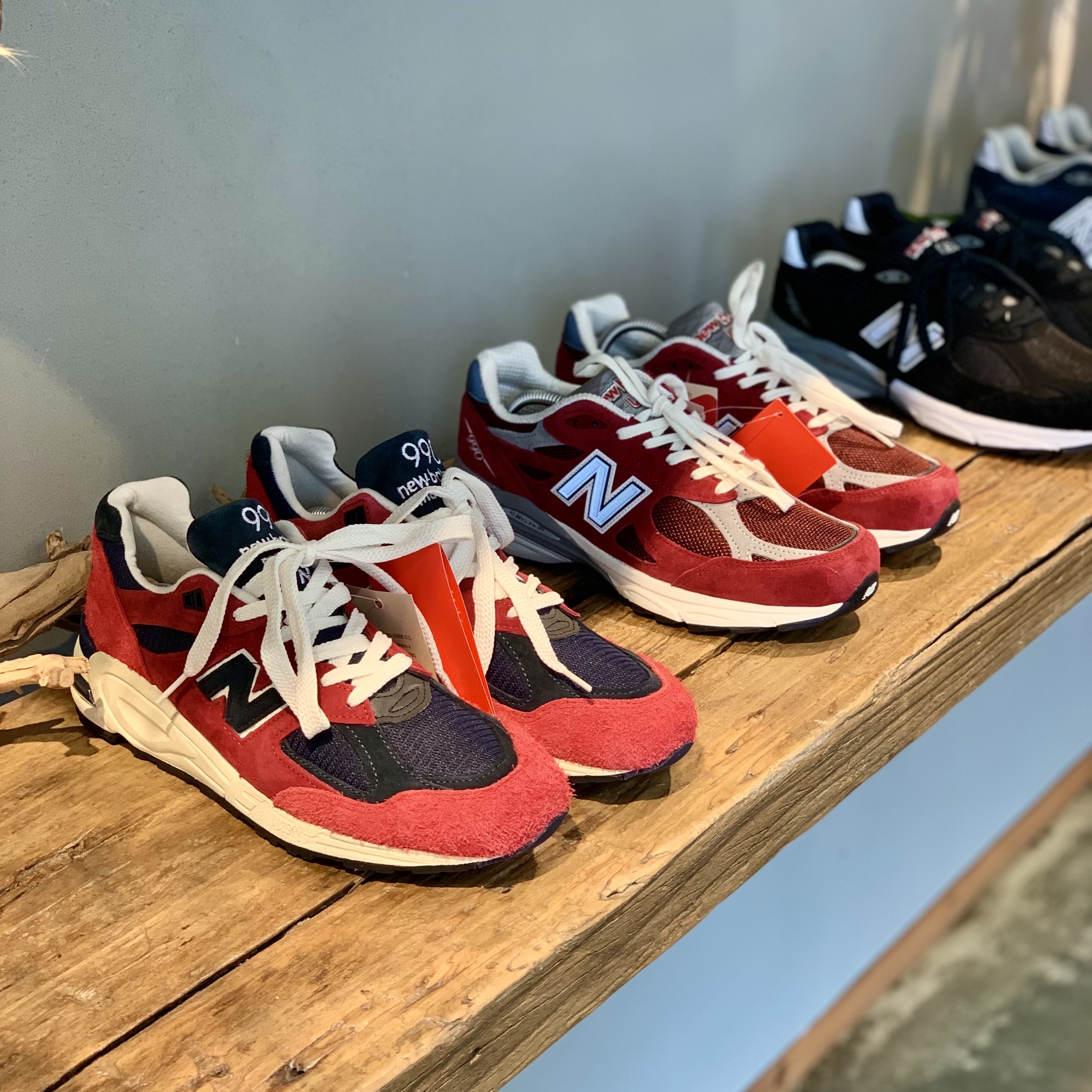 New Balance 990v3 Made in USA Scarlet Marblehead, New Balance 990v2 Made in USA Chrysanthemum Navy 착용 스타일 - 2