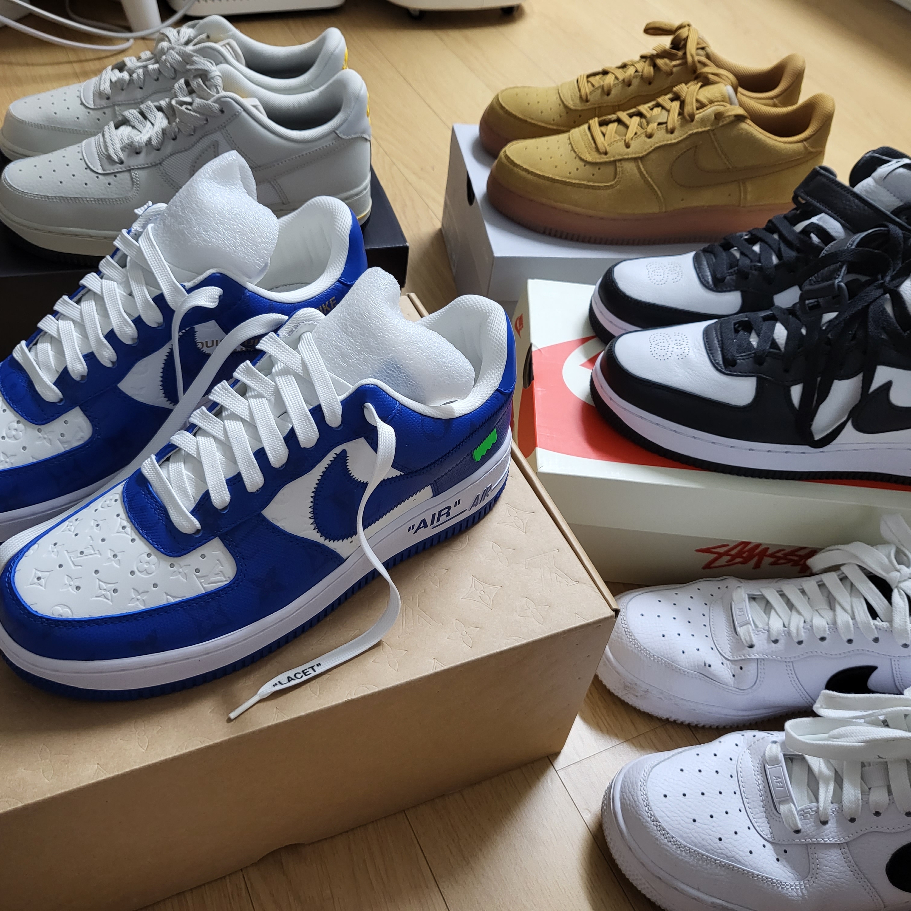 Louis Vuitton x Nike Air Force 1 Low by Virgil Abloh White Team Royal 착용 스타일 - 2