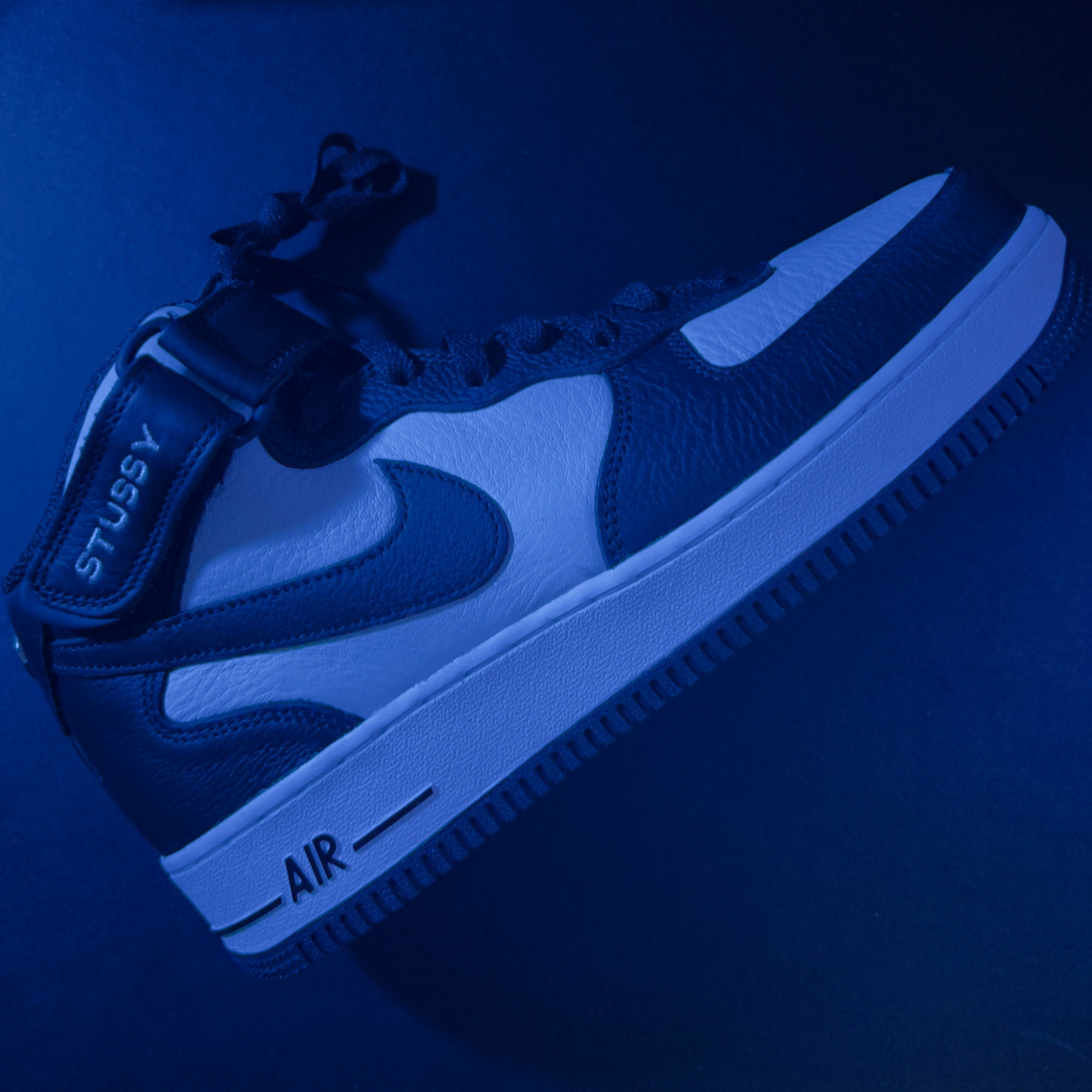Nike x Stussy Air Force 1 '07 Mid SP Black and Light Bone 착용 스타일