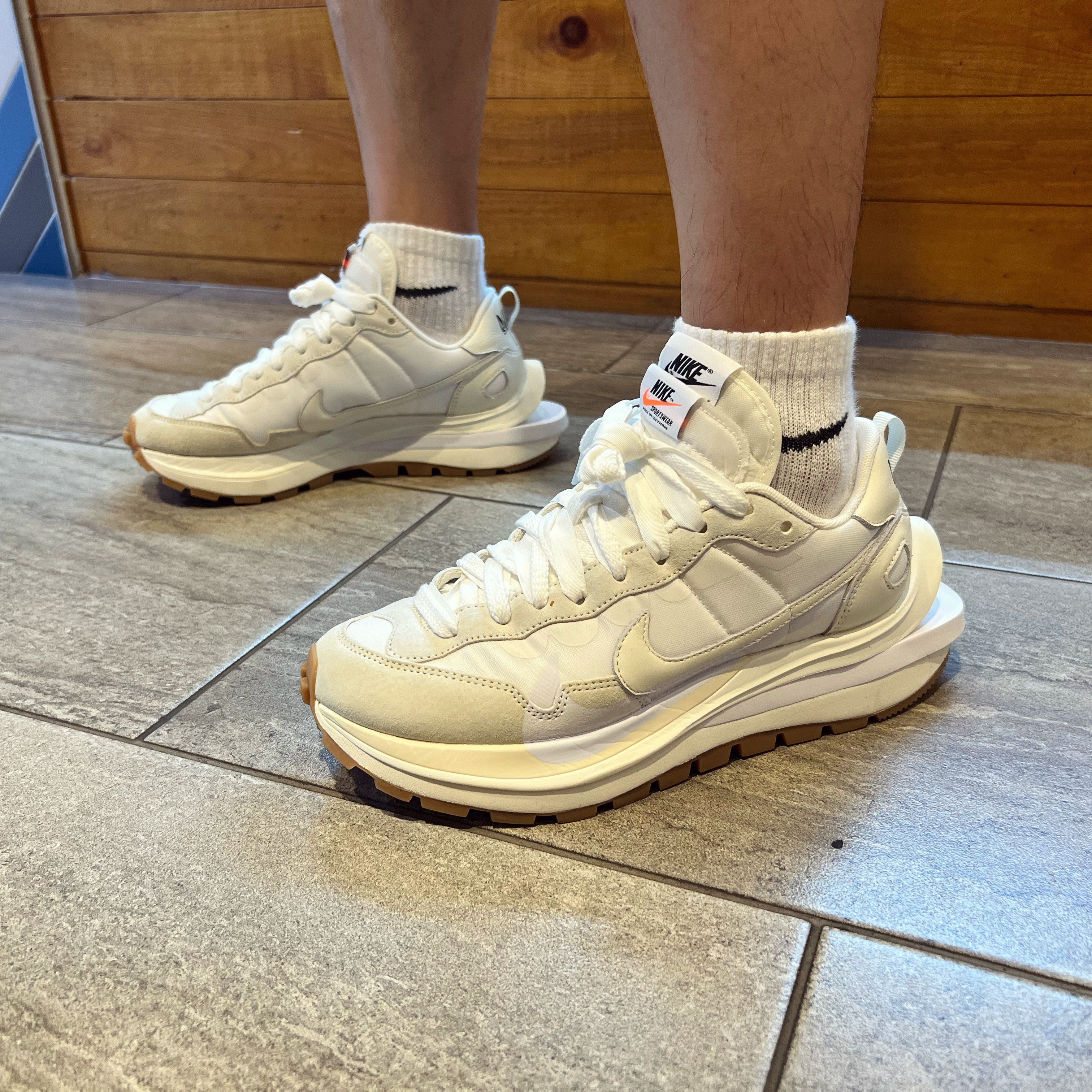 Nike x Sacai VaporWaffle White and Gum 착용 스타일