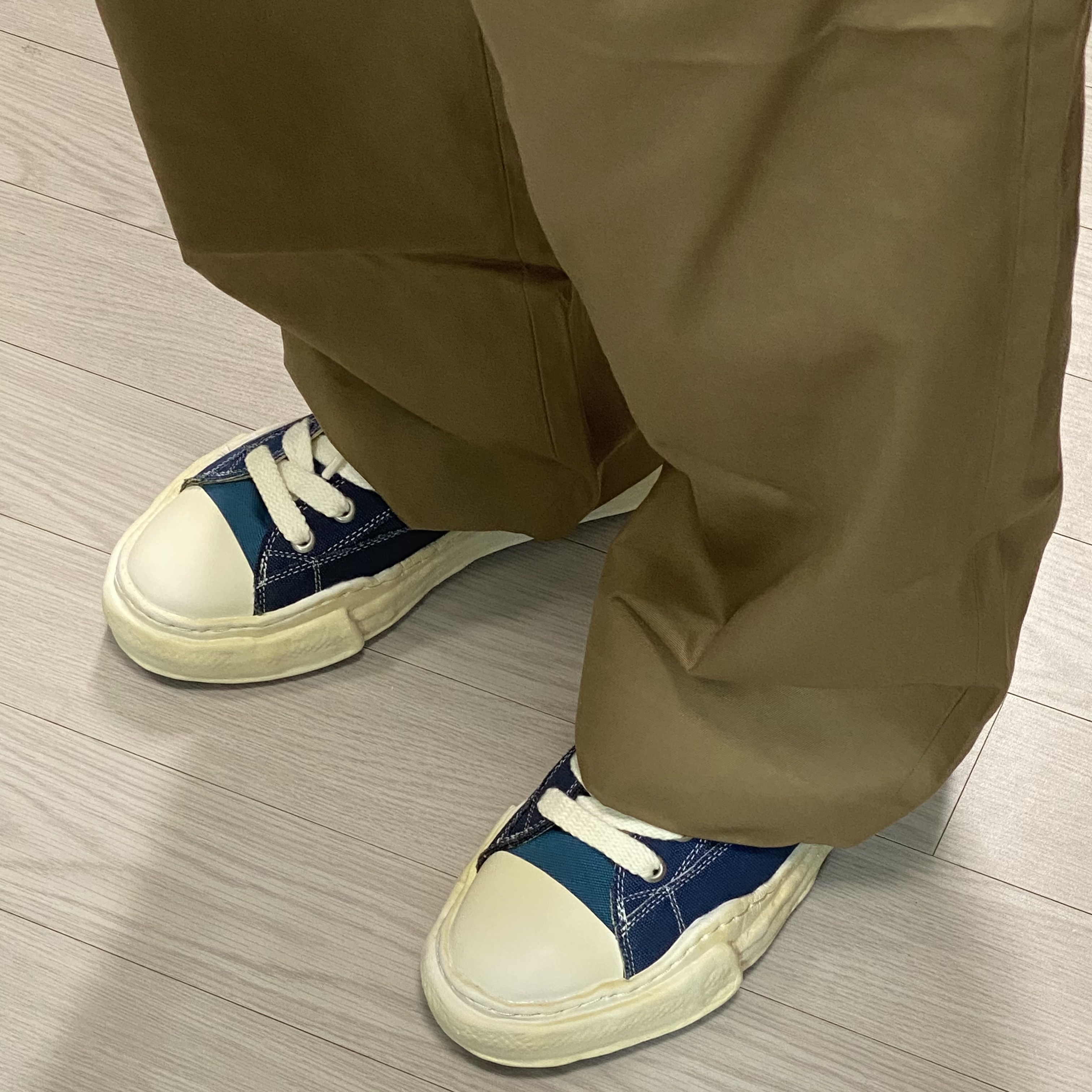 Maison Mihara Yasuhiro Peterson OG Sole OD Canvas Low-top Sneakers Blue 착용 스타일
