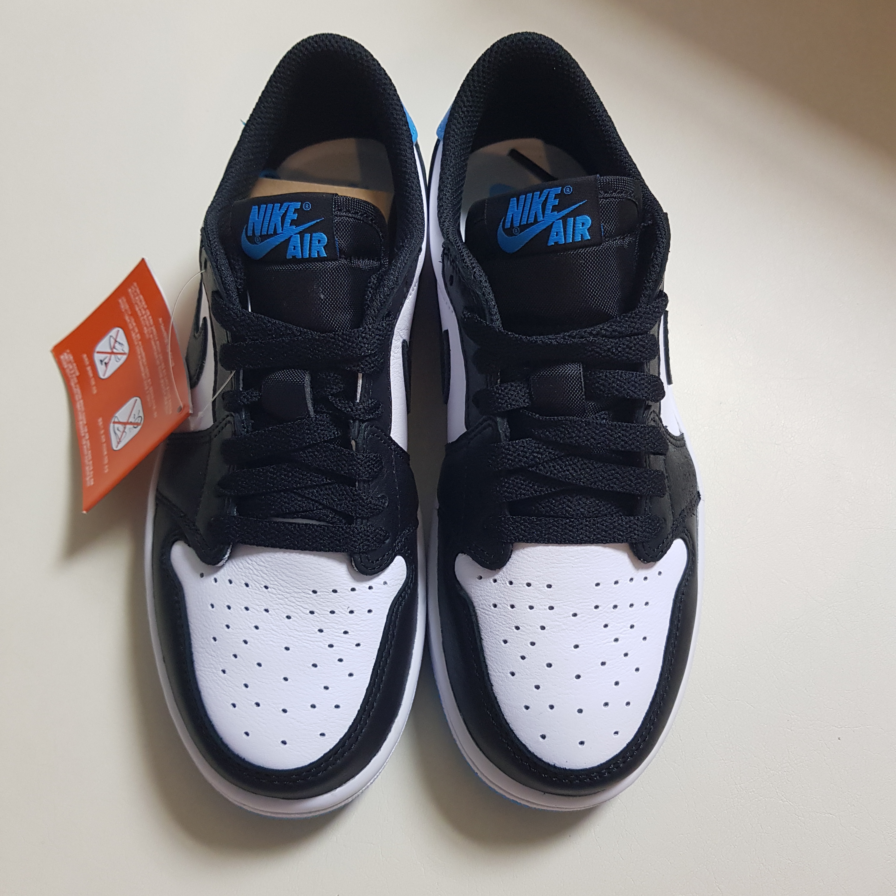 (W) Jordan 1 Retro Low OG Black and Dark Powder Blue 착용 스타일 - 2