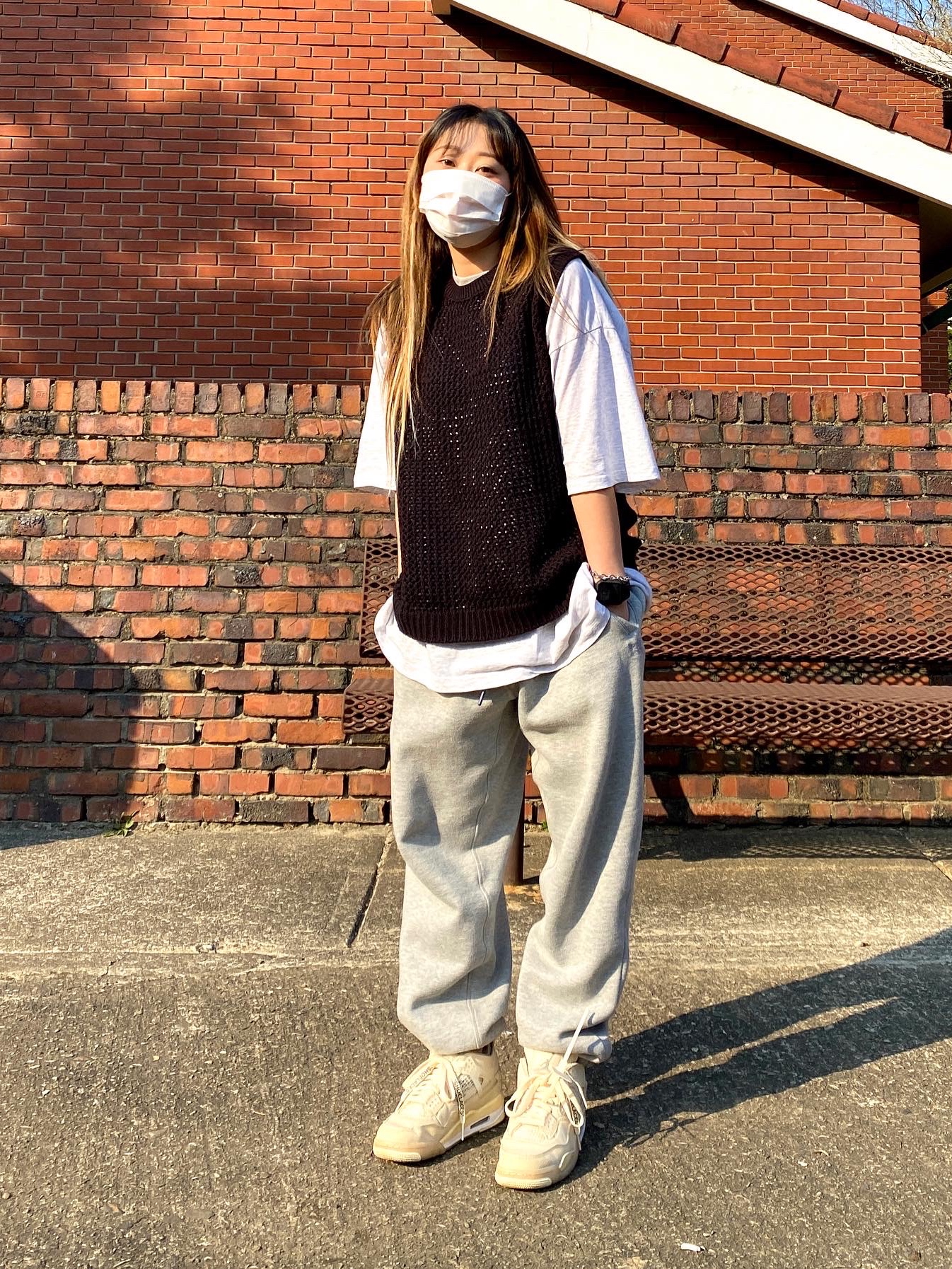 (W) Jordan 4 x Off-White Retro SP Sail, Apple Watch Nike Series 7 41mm GPS Midnight Aluminum Case with Nike Sport Band Anthracite Black (Korean Ver.) 착용 스타일 - 2
