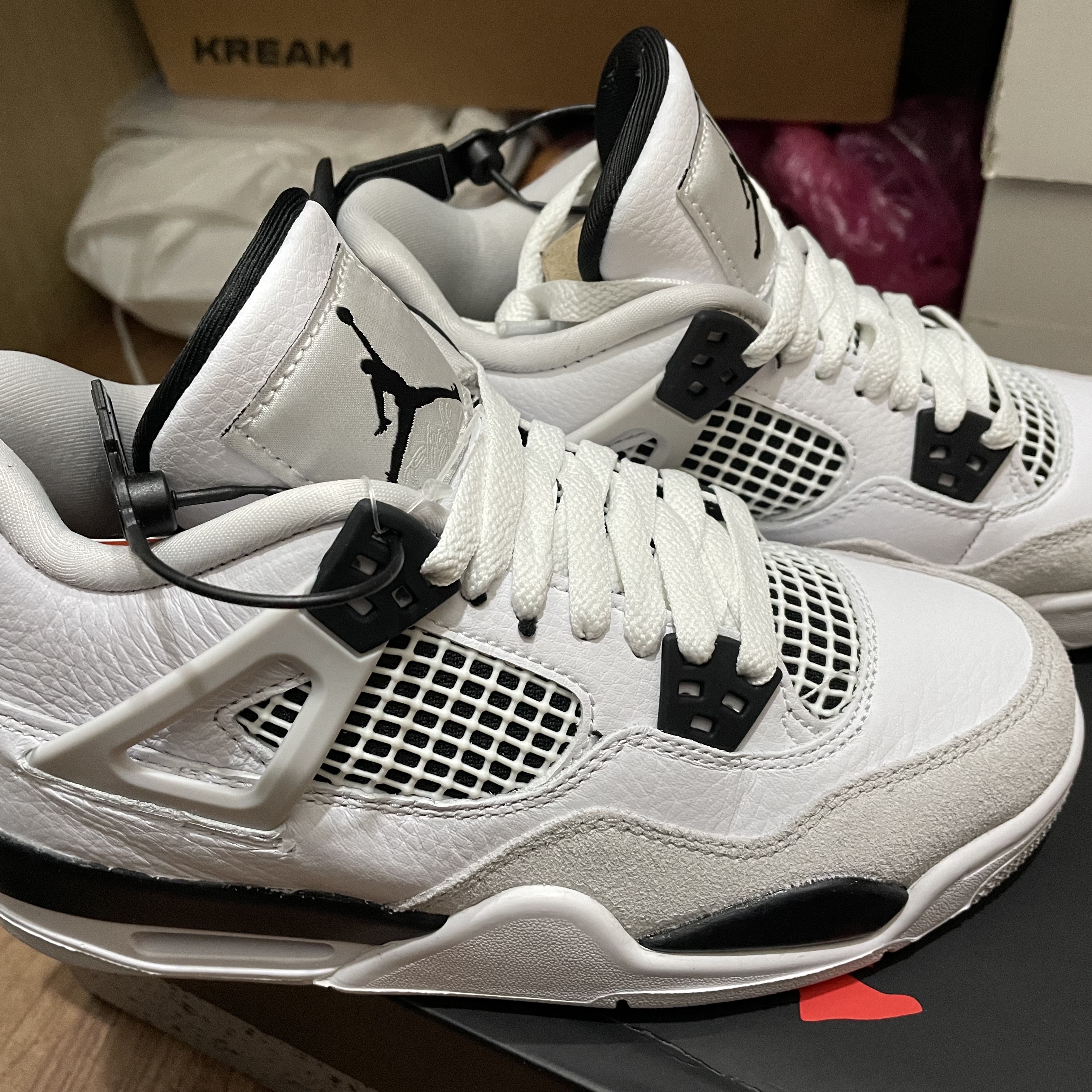 (GS) Jordan 4 Retro White and Black 착용 스타일 - 2