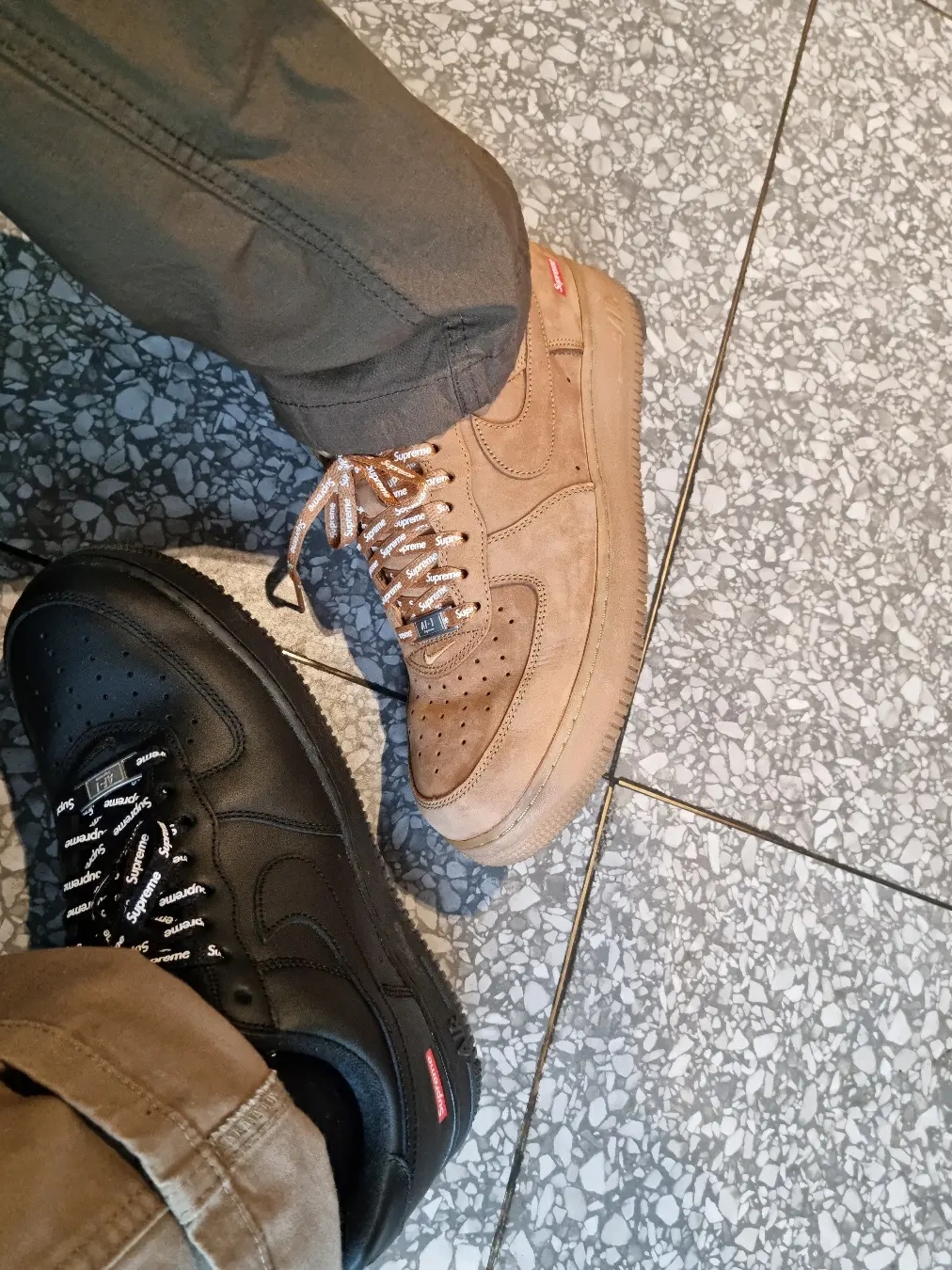 Nike x Supreme Air Force 1 Low Black, Nike x Supreme Air Force 1 Low Flax 착용 스타일 - 2