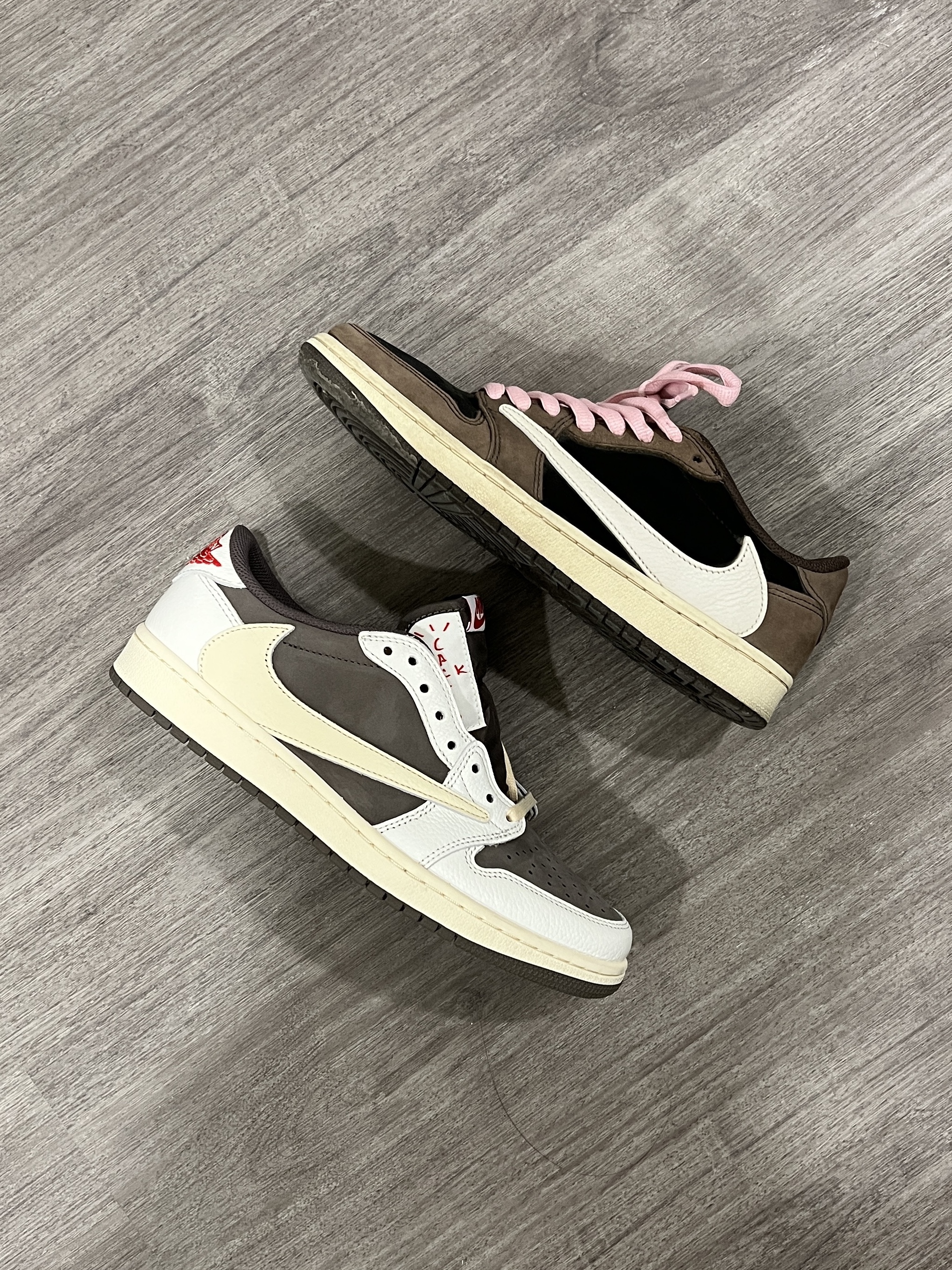 Jordan 1 x Travis Scott Retro Low OG SP Sail and Ridgerock, Jordan 1 x Travis Scott Retro Low OG SP Mocha 착용 스타일