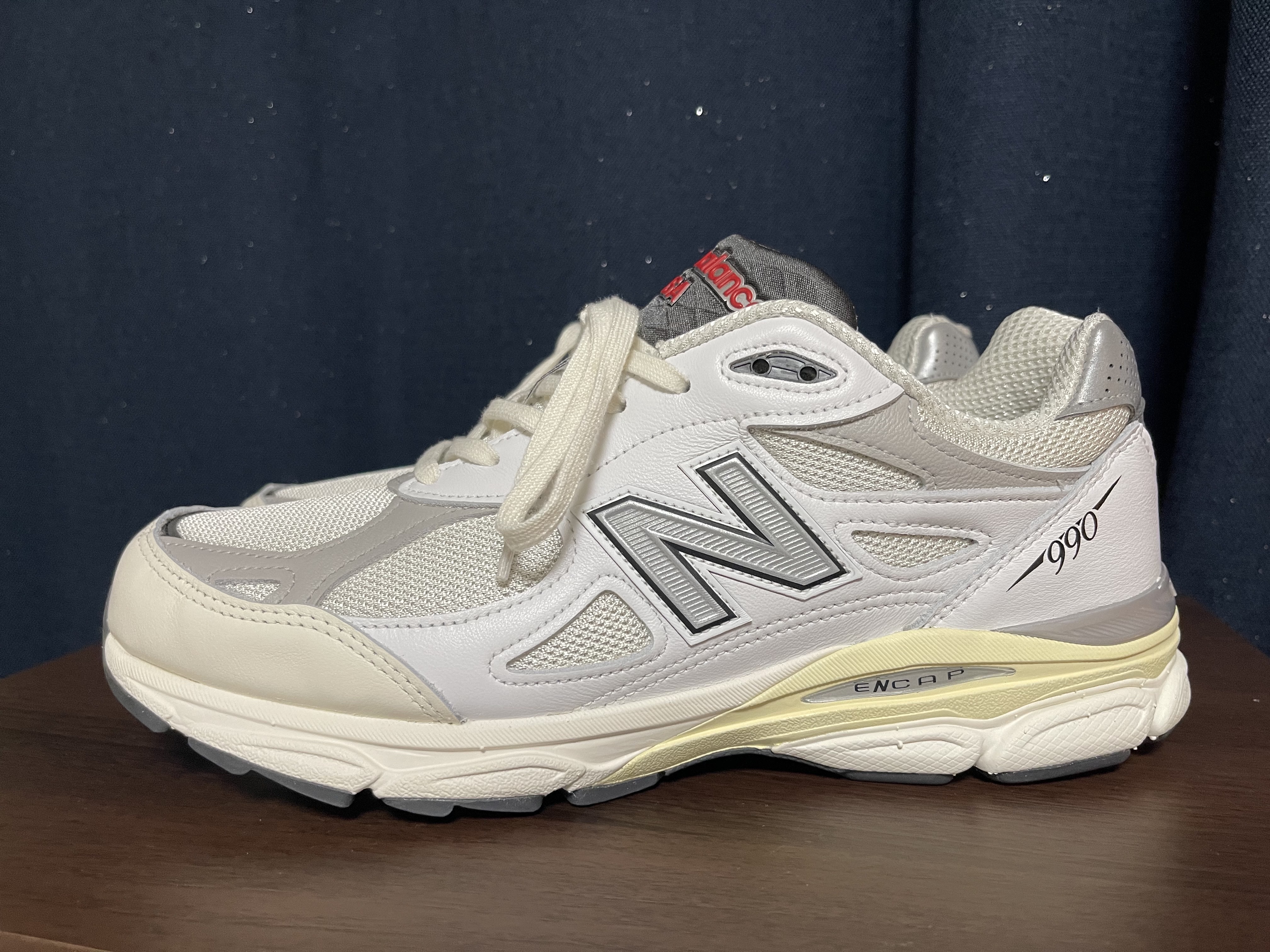 New Balance 990v3 Made in USA Sea Salt 착용 스타일 - 1