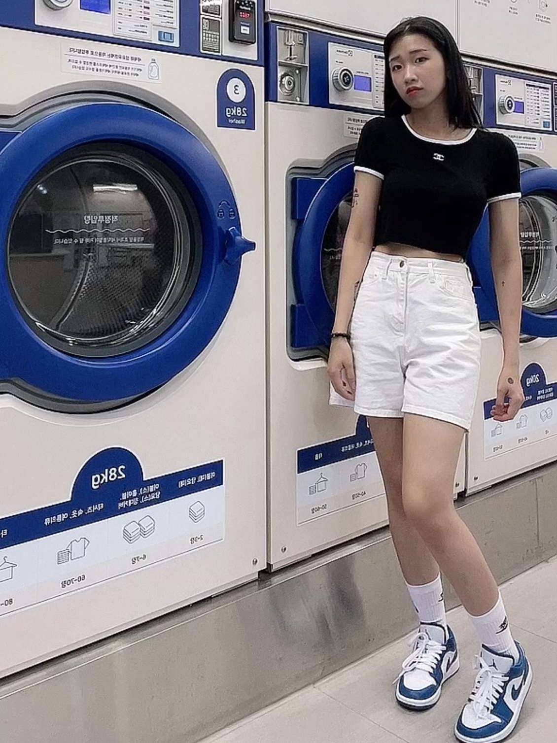 (W) Jordan 1 Low White Dark Marina Blue 착용 스타일 - 1