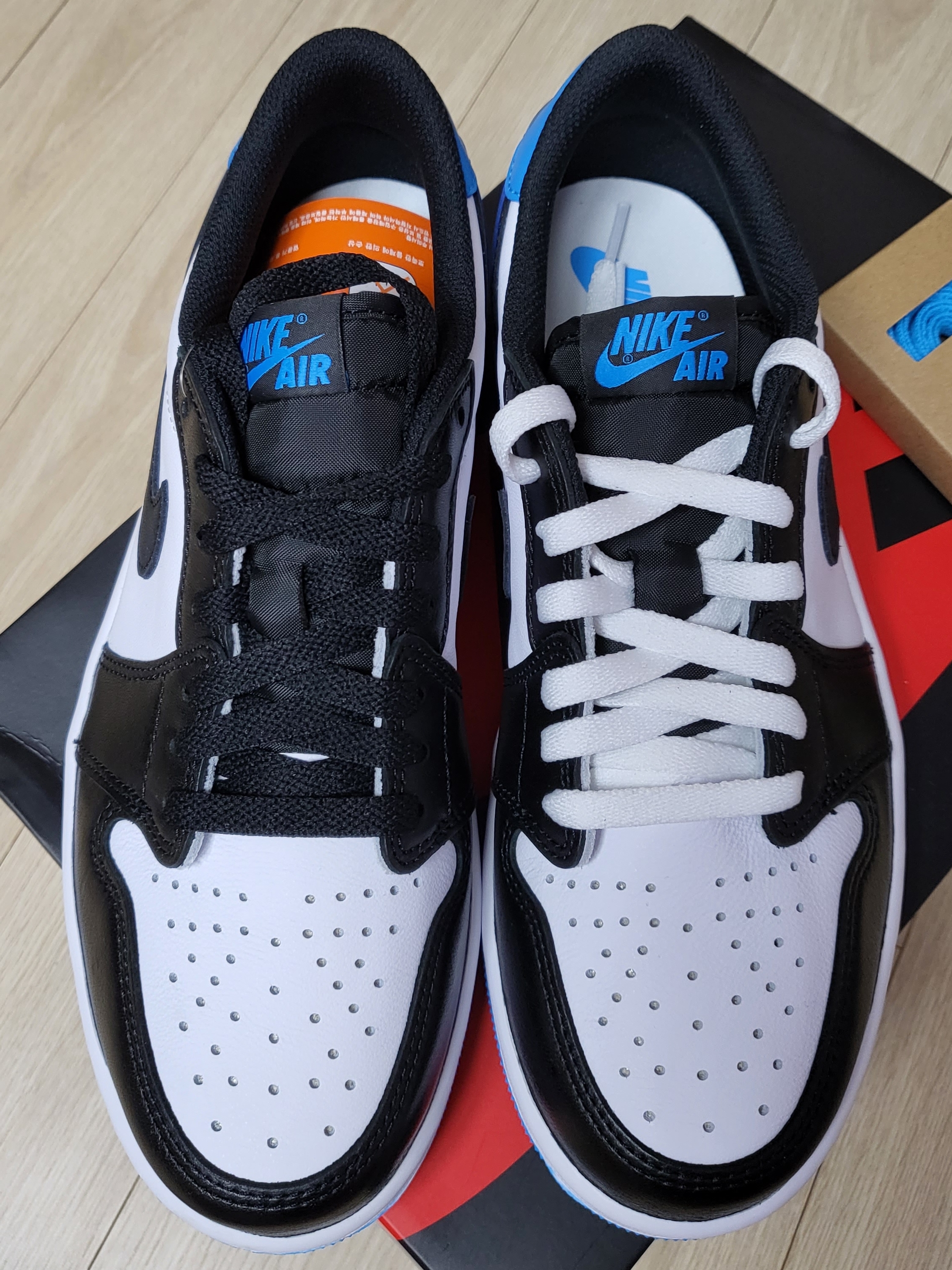 Jordan 1 Retro Low OG Black and Dark Powder Blue 착용 스타일