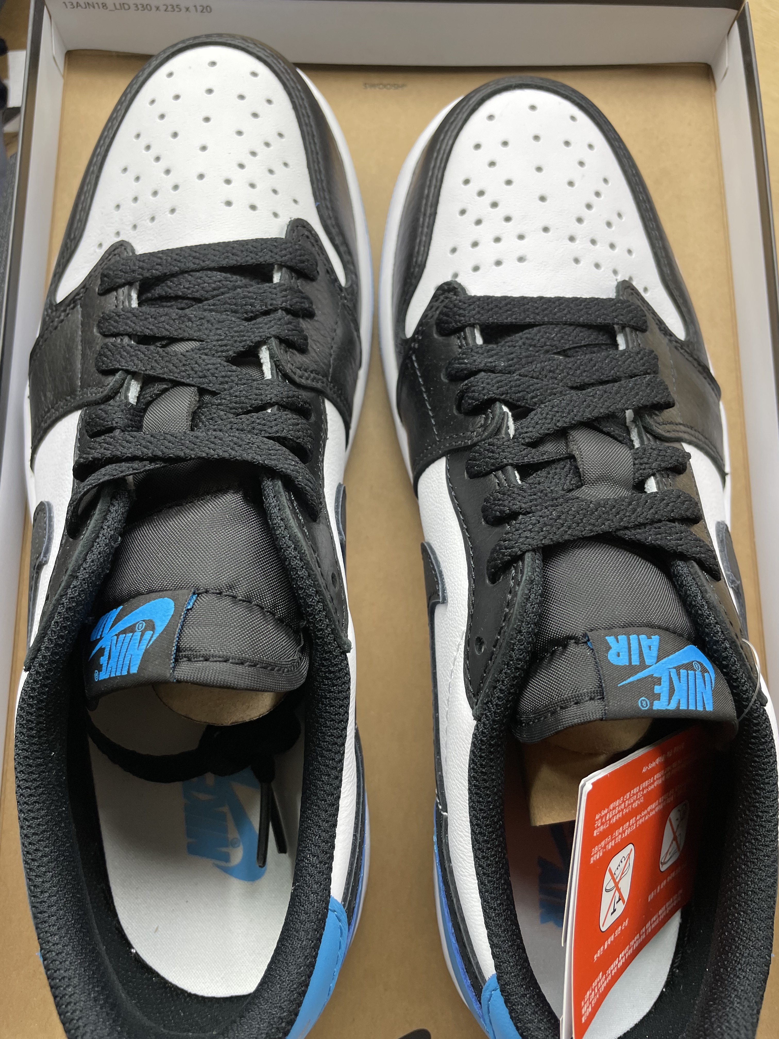 Jordan 1 Retro Low OG Black and Dark Powder Blue 착용 스타일