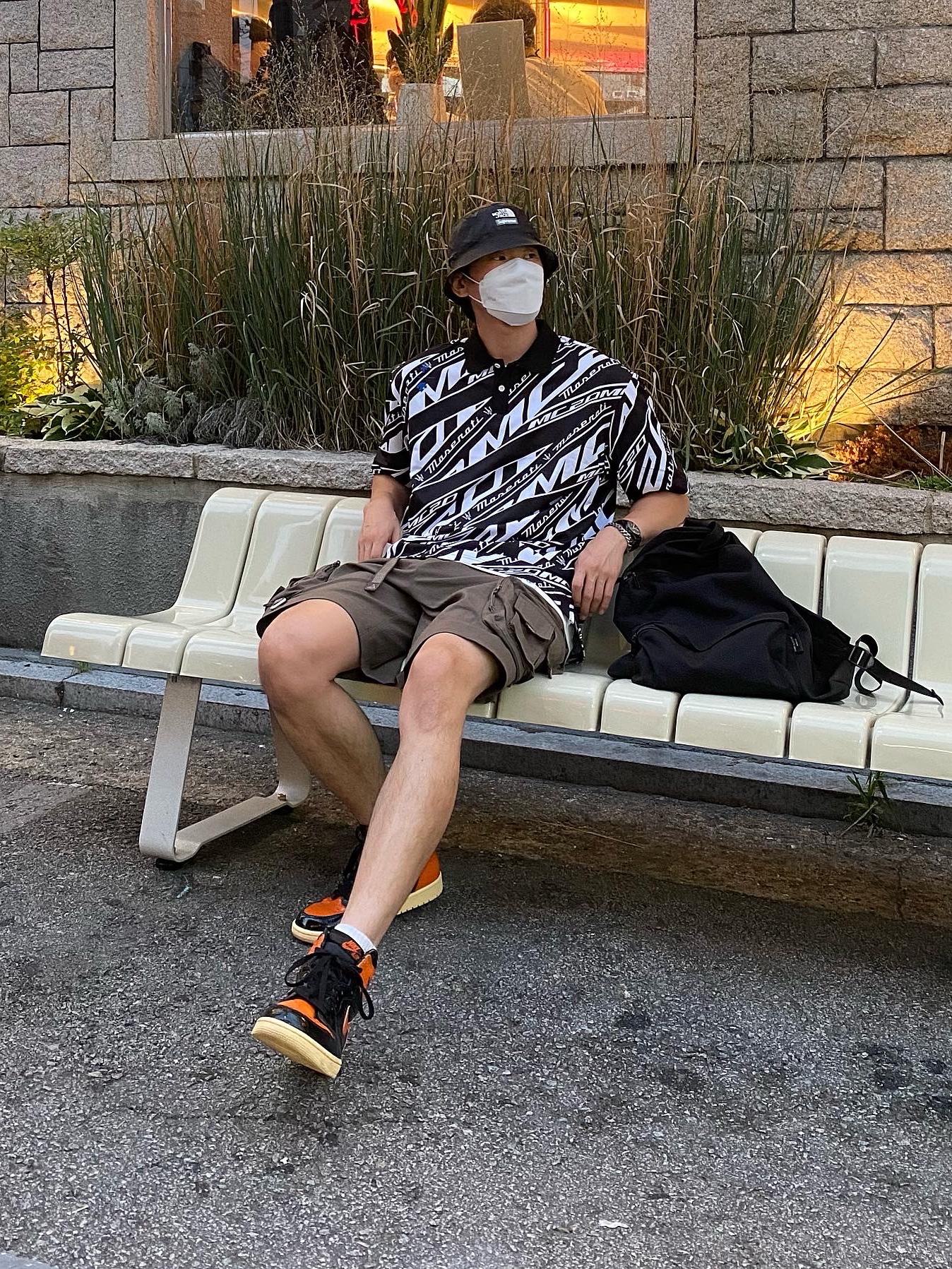 Jordan 1 Retro High Shattered Backboard 3.0, Supreme x The North Face Snakeskin Packable Reversible Crusher Black - 18SS 착용 스타일 - 3