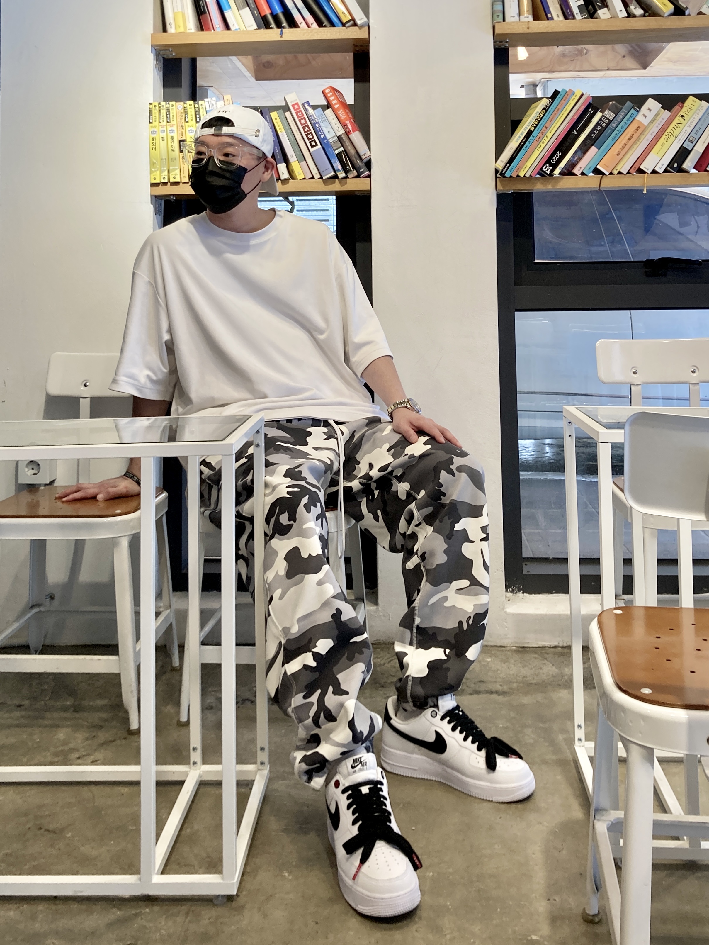 Nike Air Force 1 '07 White Black, (W) Nike Air Force 1 '07 White Black 착용 스타일 - 2