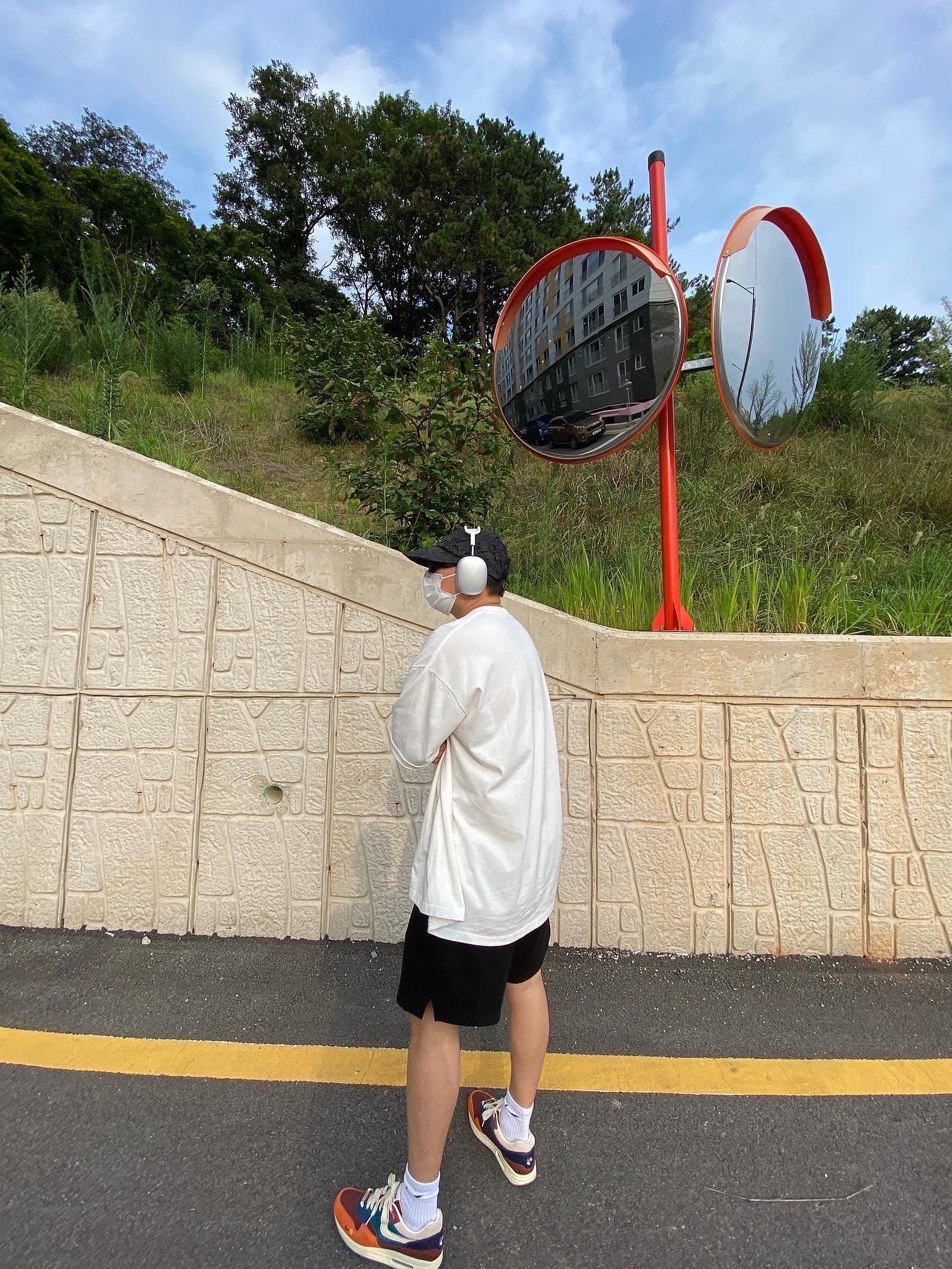 Nike x Kasina Air Max 1 SP Won-Ang Orange, Apple AirPods Max Lightning Silver (Korean Ver.) 착용 스타일 - 2