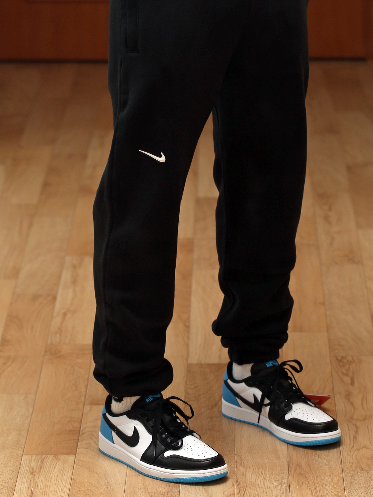 Nike x Drake Nocta NRG Essential Fleece Pants Black - Asia, Jordan 1 Retro Low OG Black and Dark Powder Blue 착용 스타일 - 1