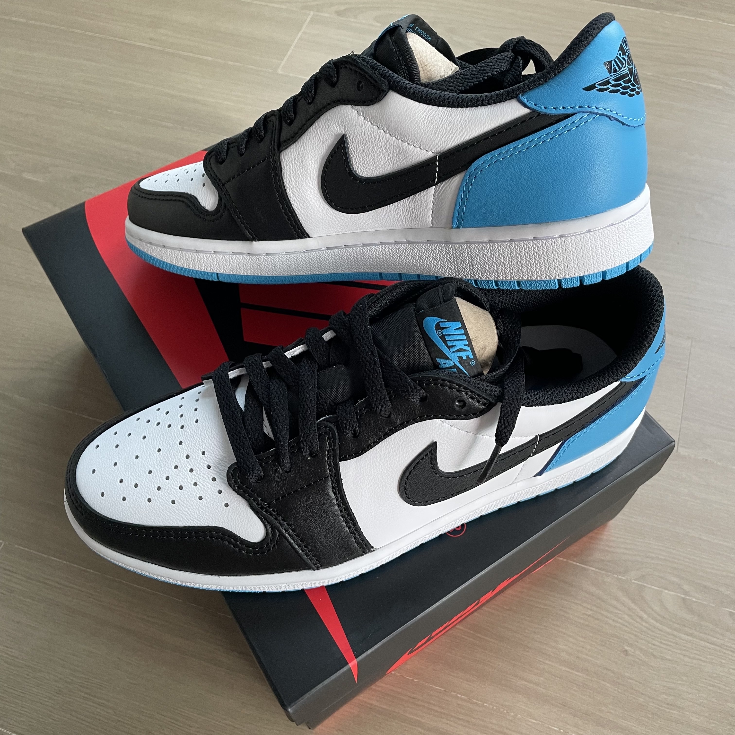 Jordan 1 Retro Low OG Black and Dark Powder Blue 착용 스타일