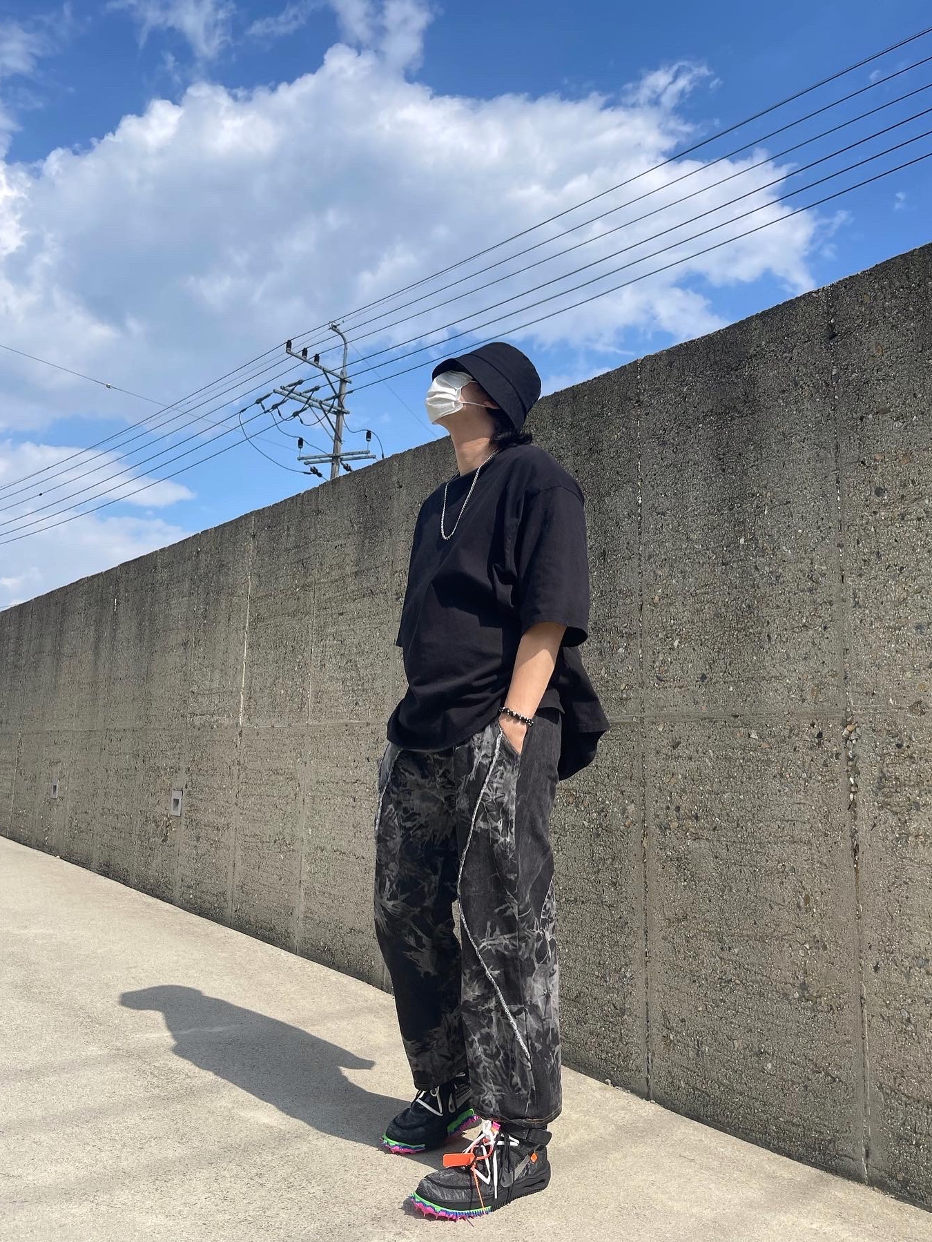 Nike x Off-White Air Force 1 Mid SP Black 착용 스타일 - 1