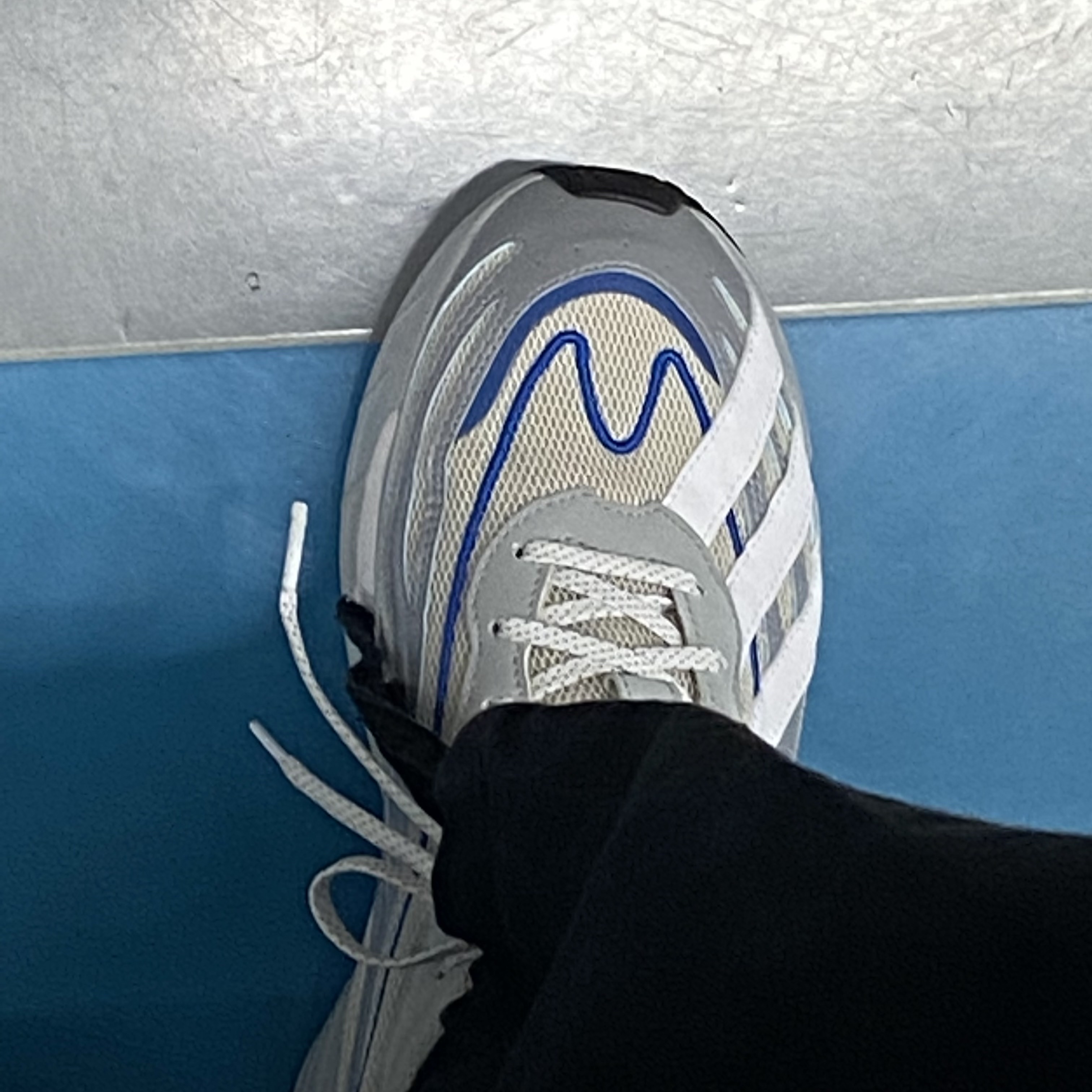 Adidas Orketro Bliss Cloud White 착용 스타일 - 2