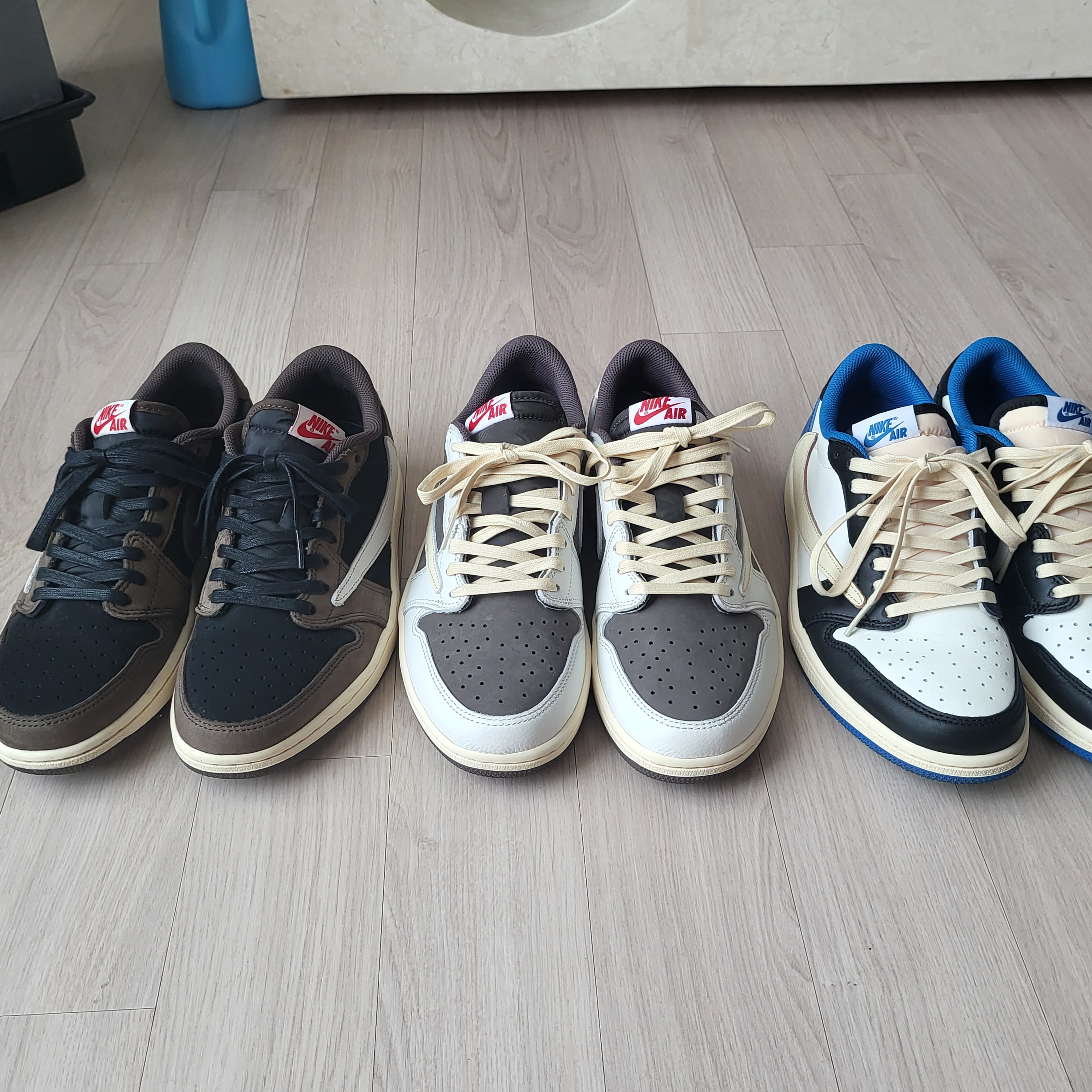 Jordan 1 x Travis Scott Retro Low OG SP Sail and Ridgerock, Jordan 1 x Travis Scott x Fragment Retro Low OG SP Military Blue 착용 스타일 - 2