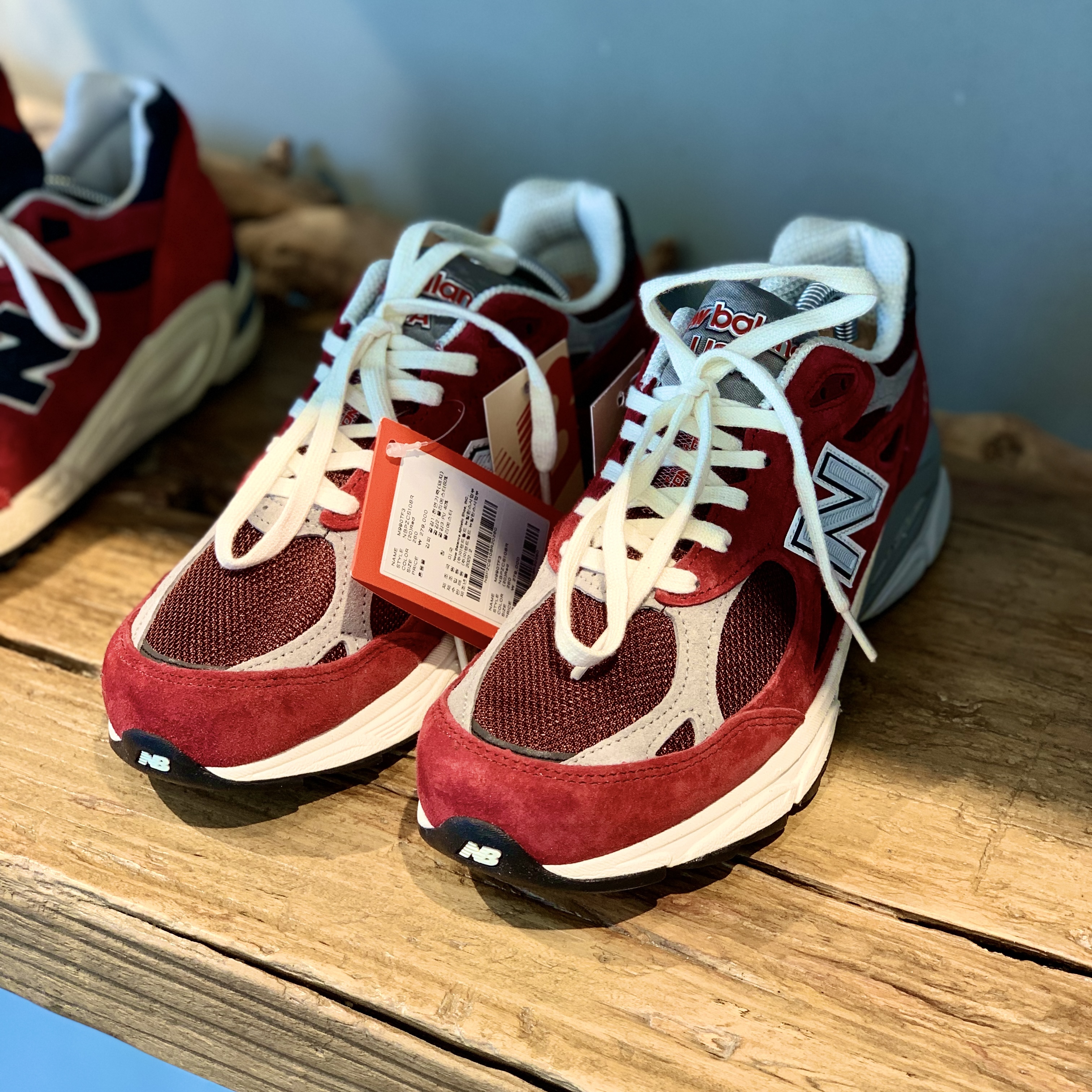 New Balance 990v3 Made in USA Scarlet Marblehead, New Balance 990v2 Made in USA Chrysanthemum Navy 착용 스타일 - 5