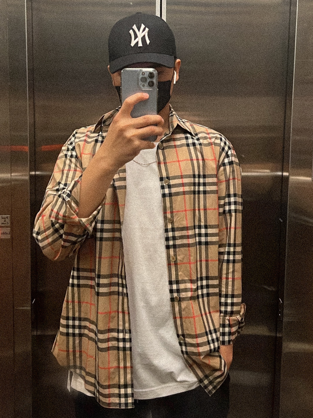 Burberry Check Cotton Poplin Shirt Archive Beige, Apple iPhone 13 Pro Max 512GB Sierra Blue (Korean Ver.) 착용 스타일