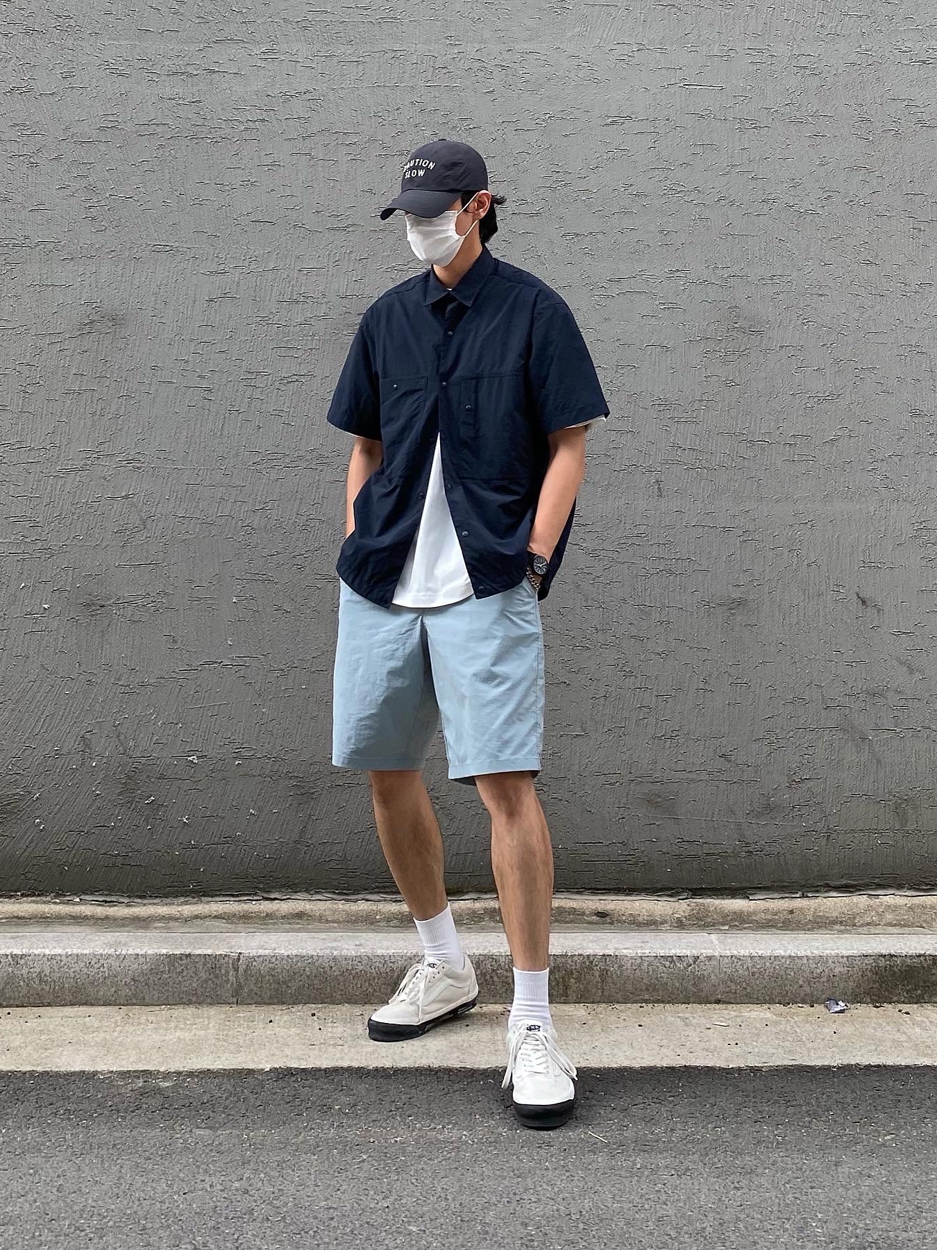 Vans Vault x WTAPS Old Skool LX White Black 착용 스타일 - 1