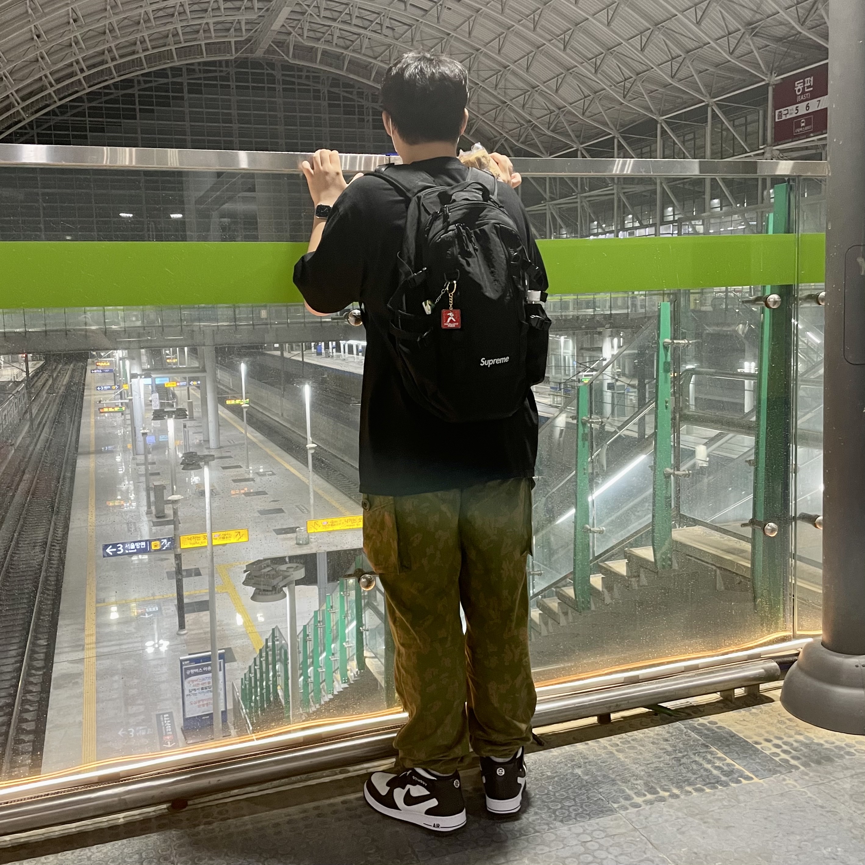 Nike x Stussy Air Force 1 '07 Mid SP Black and Light Bone, Supreme Backpack Black - 20FW 착용 스타일