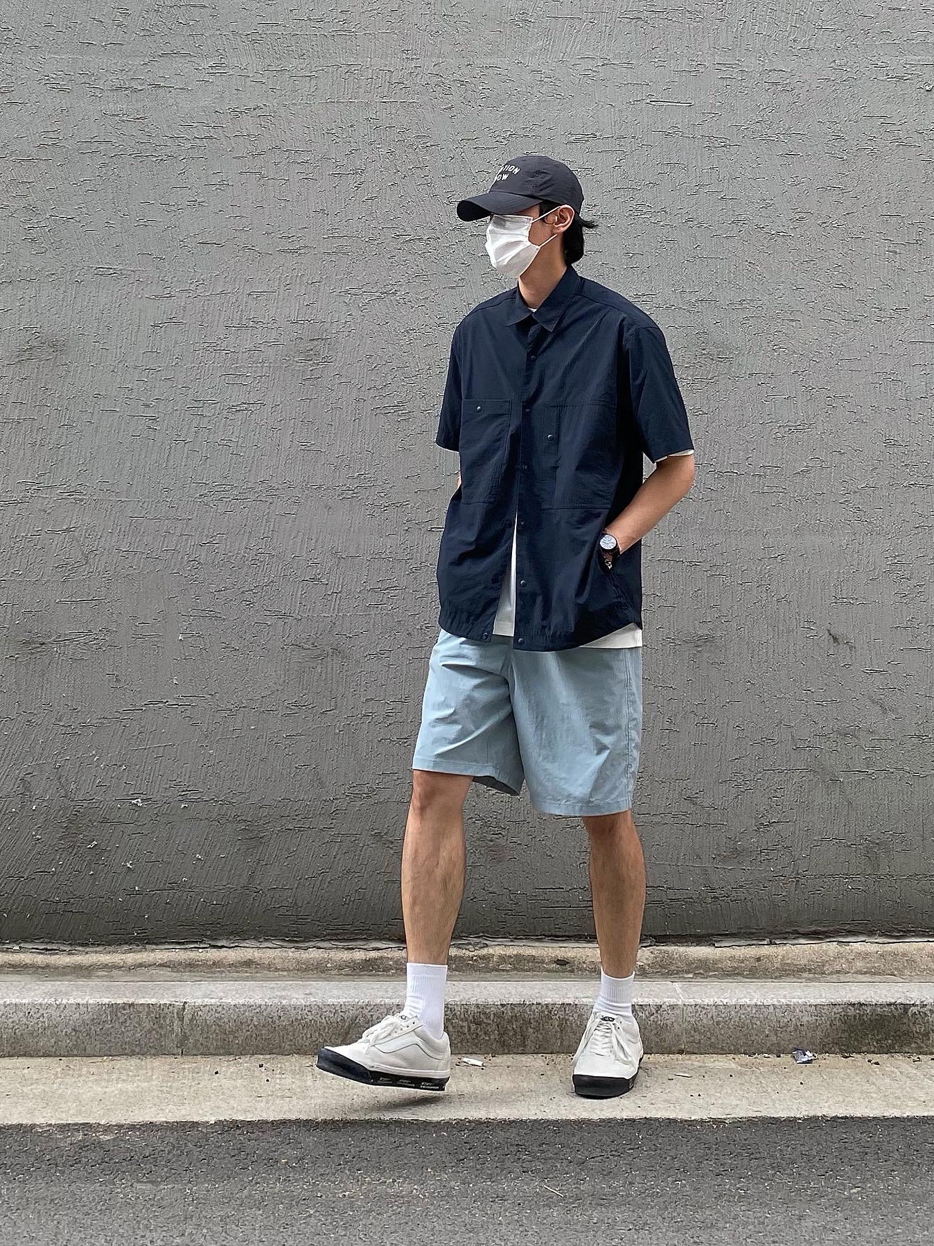 Vans Vault x WTAPS Old Skool LX White Black 착용 스타일 - 2