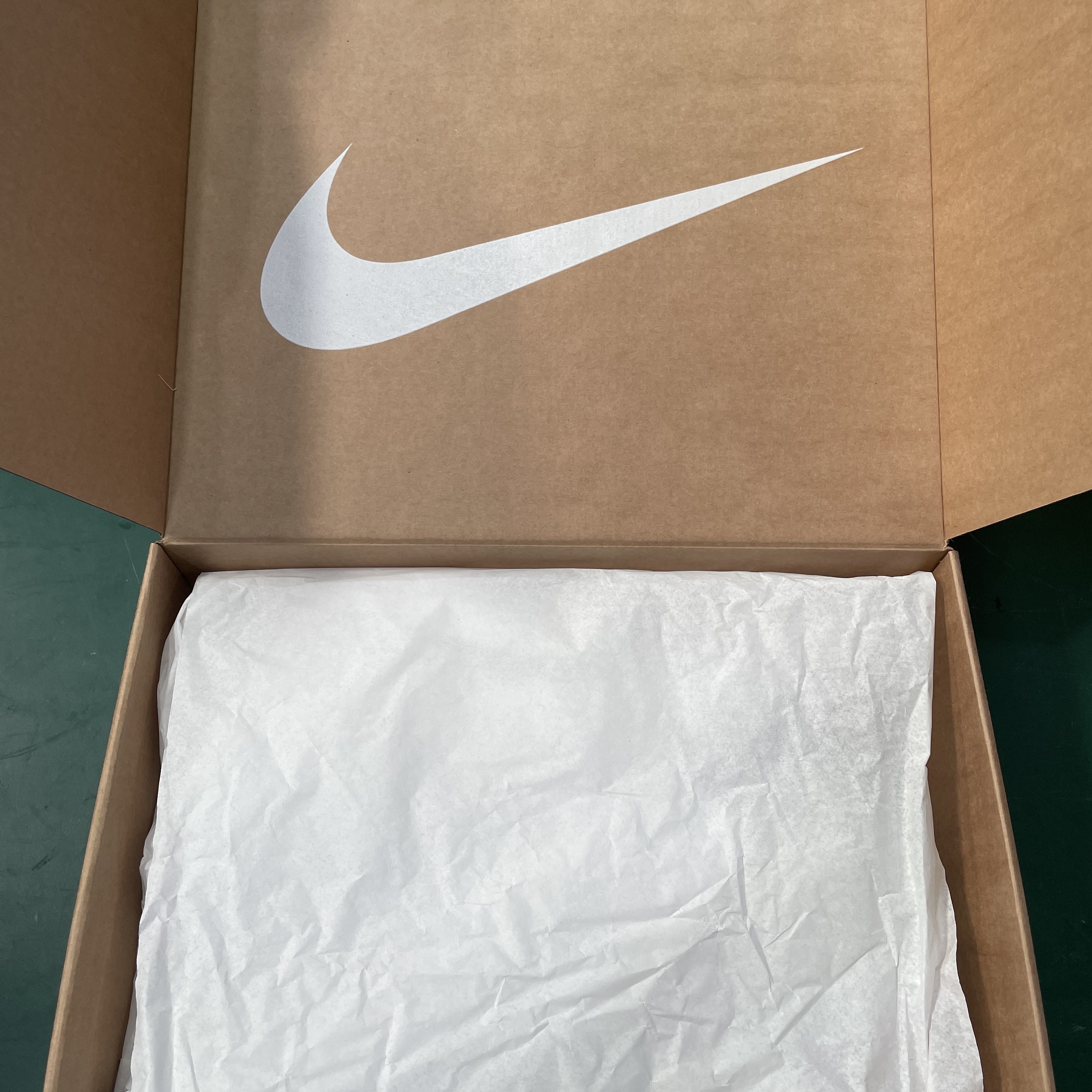 Louis Vuitton x Nike Air Force 1 Low by Virgil Abloh Black 착용 스타일 - 2